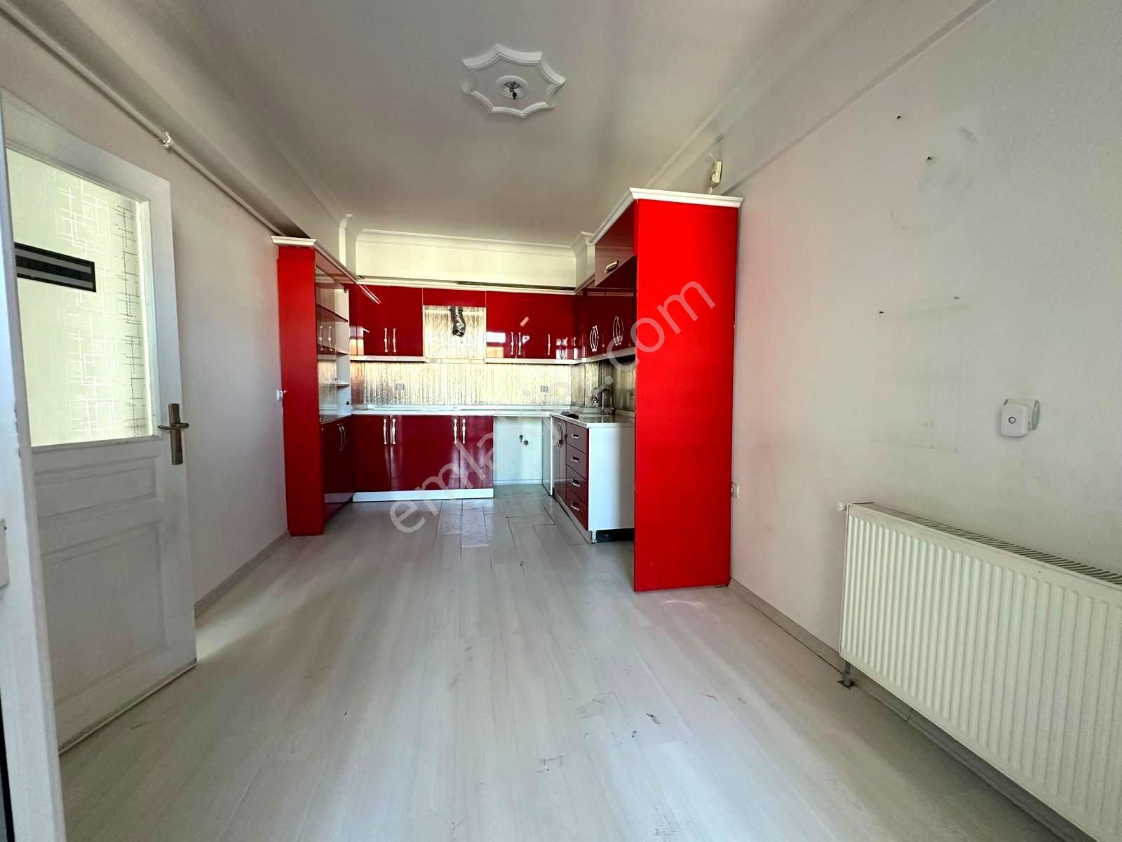 Emre Emlak'tan Selçukluda Site İçi 3+1 Arakat Masrafsız Satılık Daire - Görsel 2