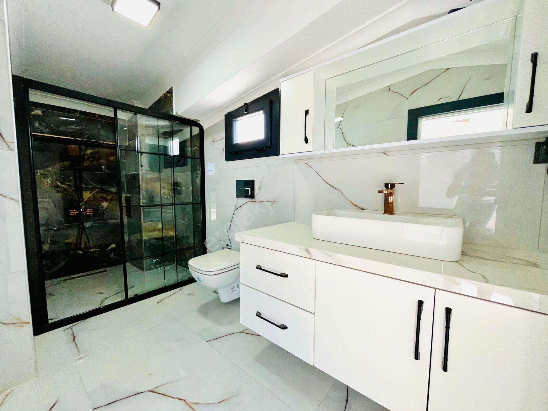 Yükselden Havuzlu Kapalı Otopark Ayrı Mutfak Kusursuz 5+1 Villa - Görsel 6