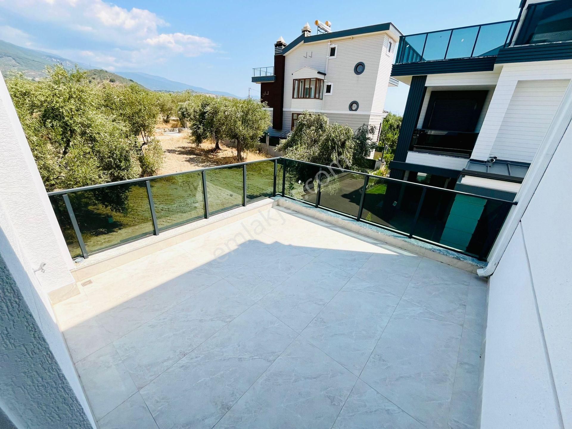 Yükselden Havuzlu Kapalı Otopark Ayrı Mutfak Kusursuz 5+1 Villa - Görsel 10