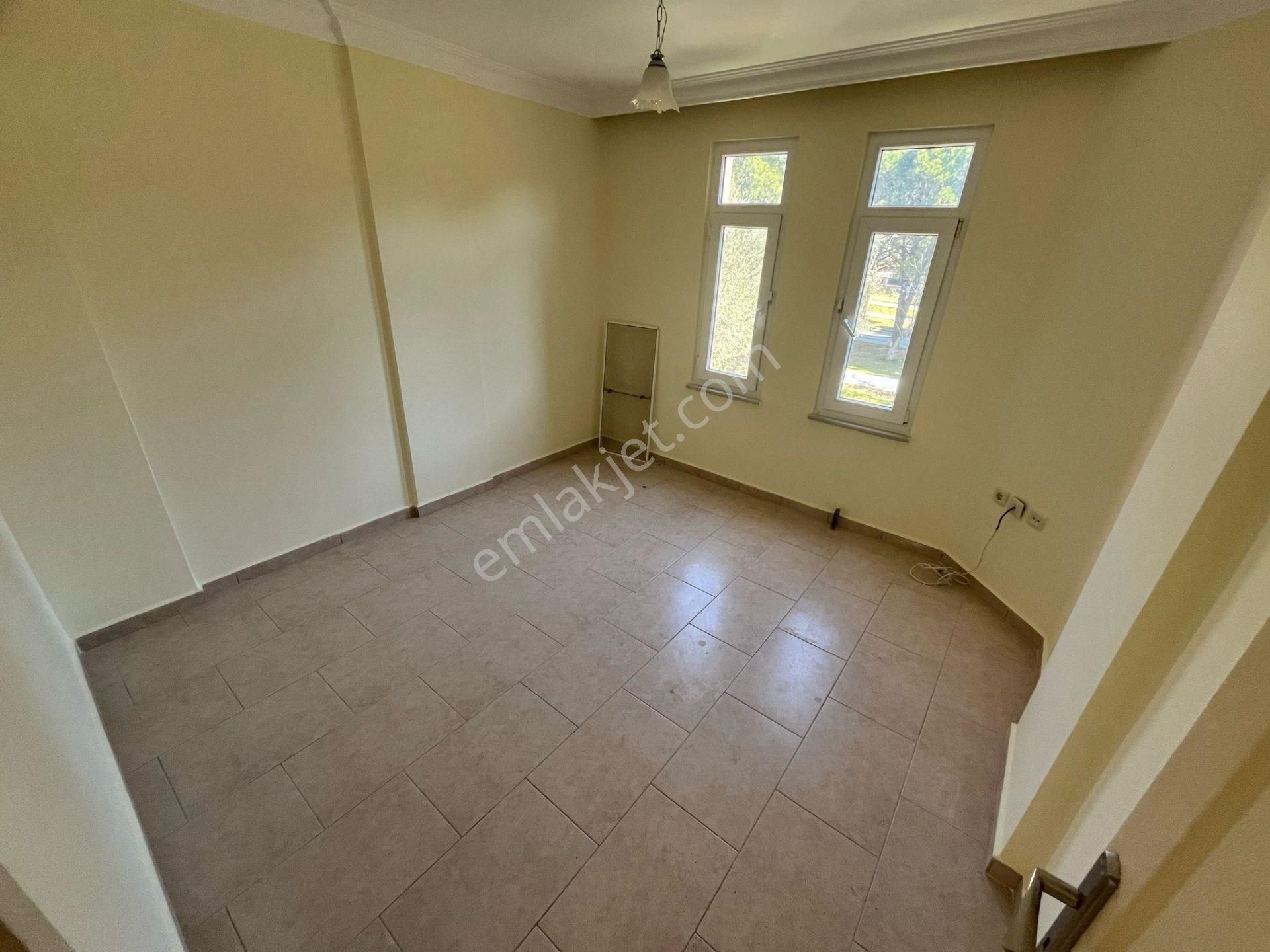 Yükselden Gürede Denize Yakın Havuzlu Geniş M2'li Şık 5+1 Villa - Görsel 27