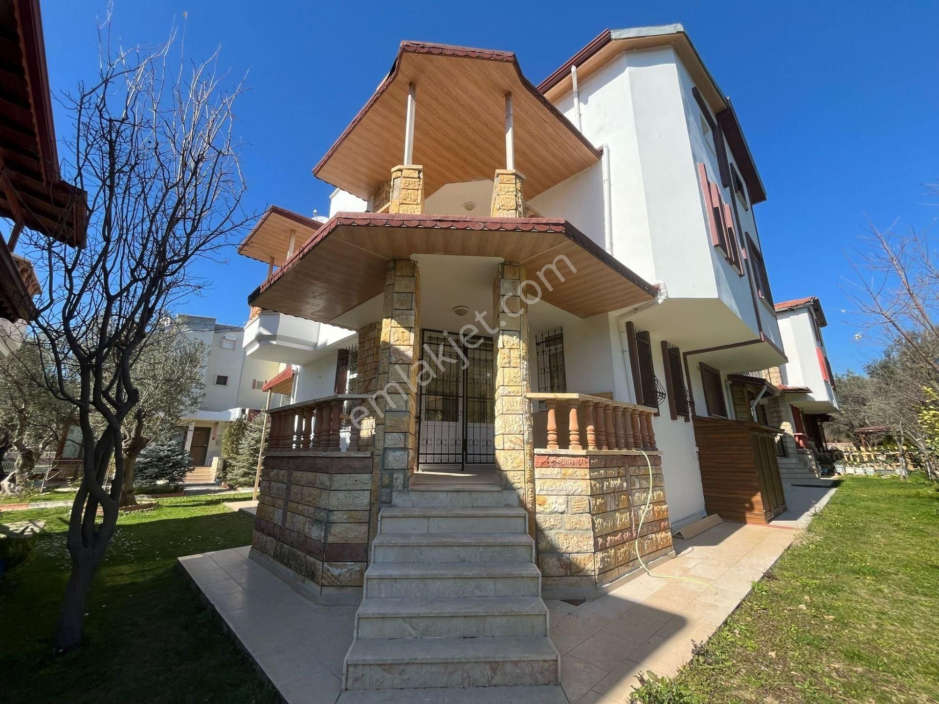 Yükselden Gürede Denize Yakın Havuzlu Geniş M2'li Şık 5+1 Villa - Görsel 3