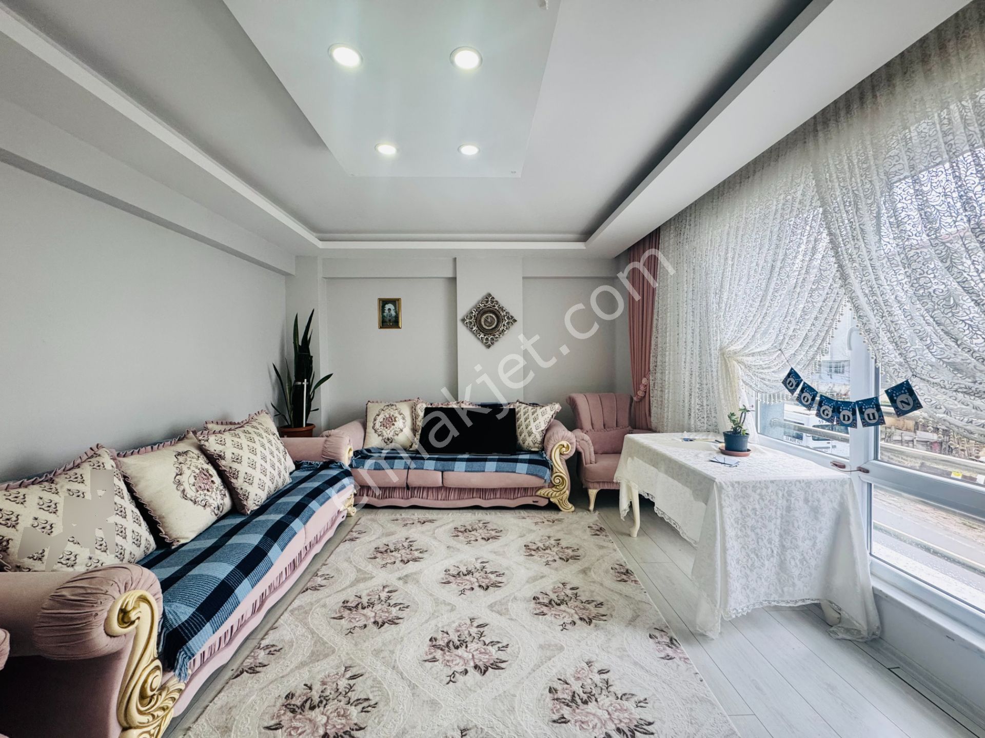 Güven'den Kapalı'da İskanlı Kombili K.otoparklı Geniş 3+1 Daire