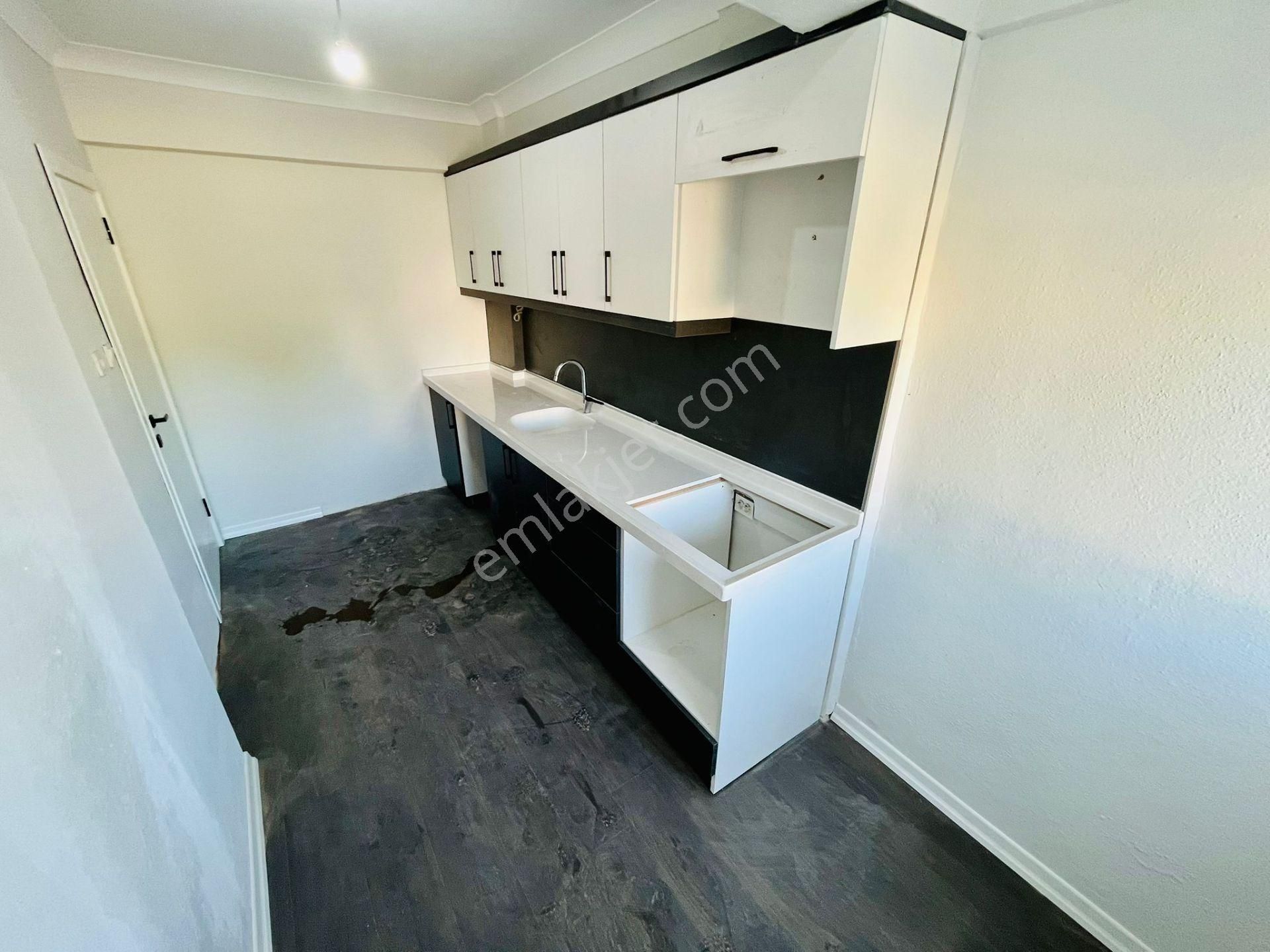 Yüksel'den Satılık Akçay Merkezde Bahçe Kullanımlı Ön Cephe 2+1 Lüx Daire - Görsel 27