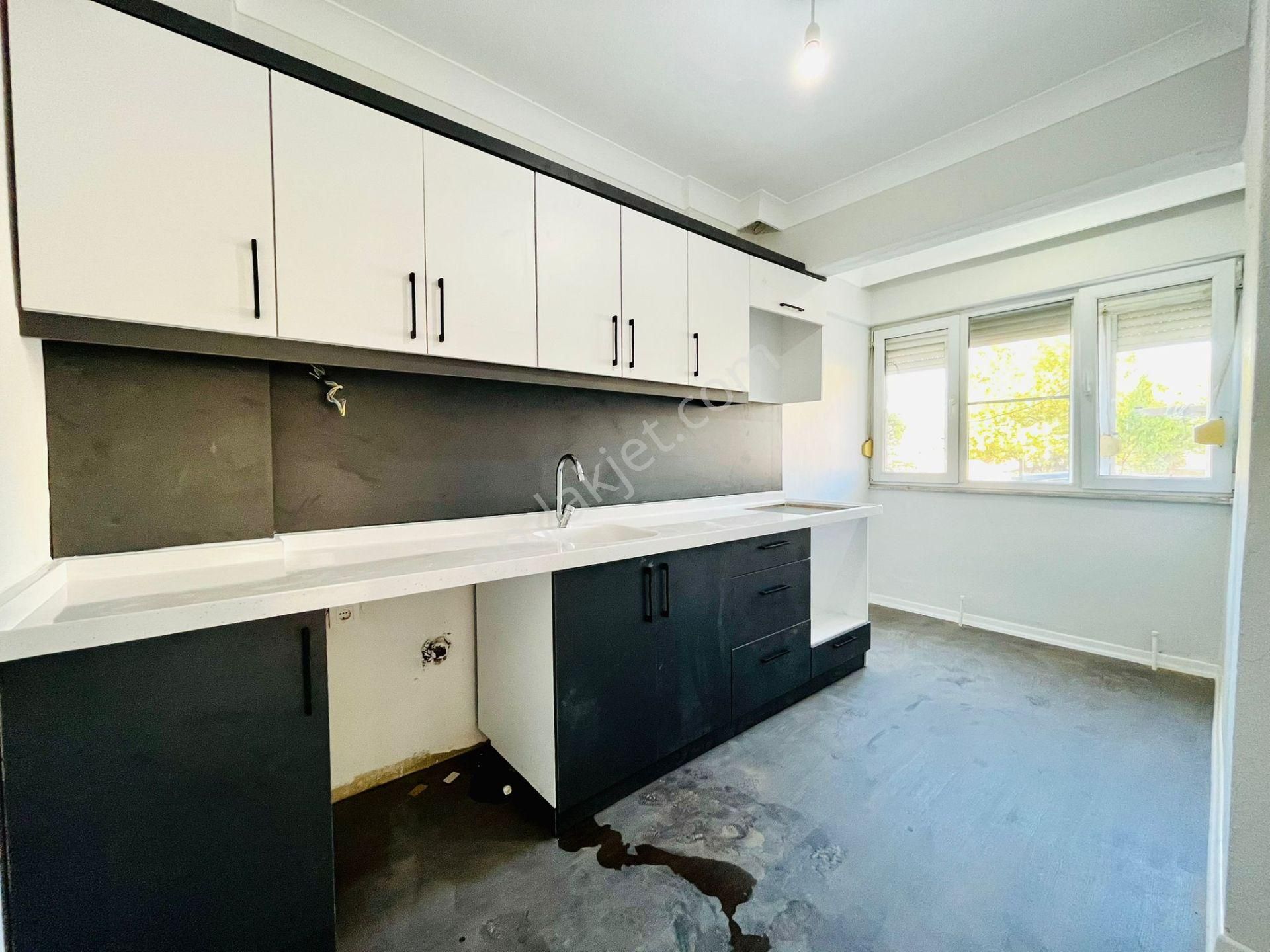 Yüksel'den Satılık Akçay Merkezde Bahçe Kullanımlı Ön Cephe 2+1 Lüx Daire - Görsel 2