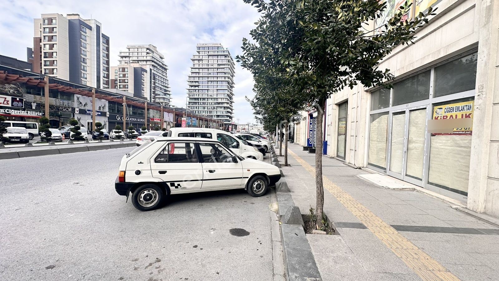 Çiğdem Emlak'tan Cadde Üzeri Kiralık Mağaza&dükkan 2 Katlı 280m2