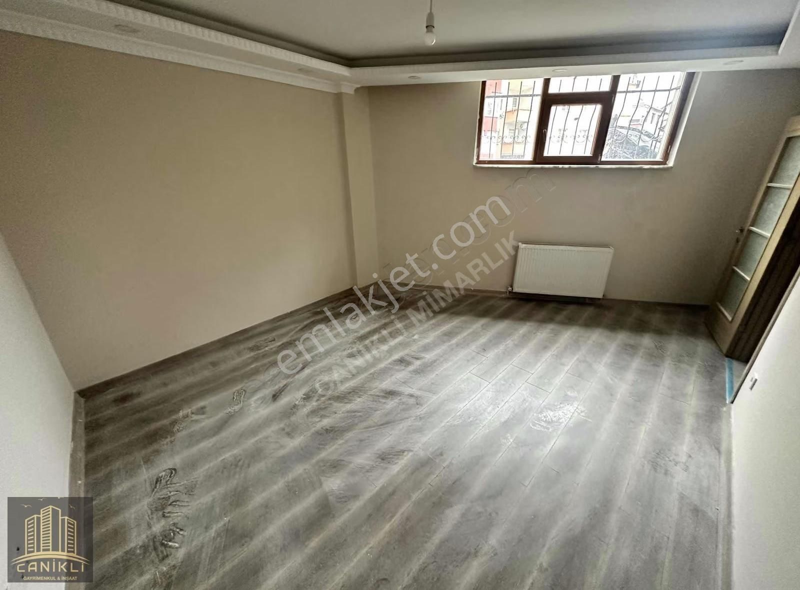 Eyüp Rami Cuma Mah Ayten Sok. 2+1 Bahçe Katı Satılık Daire