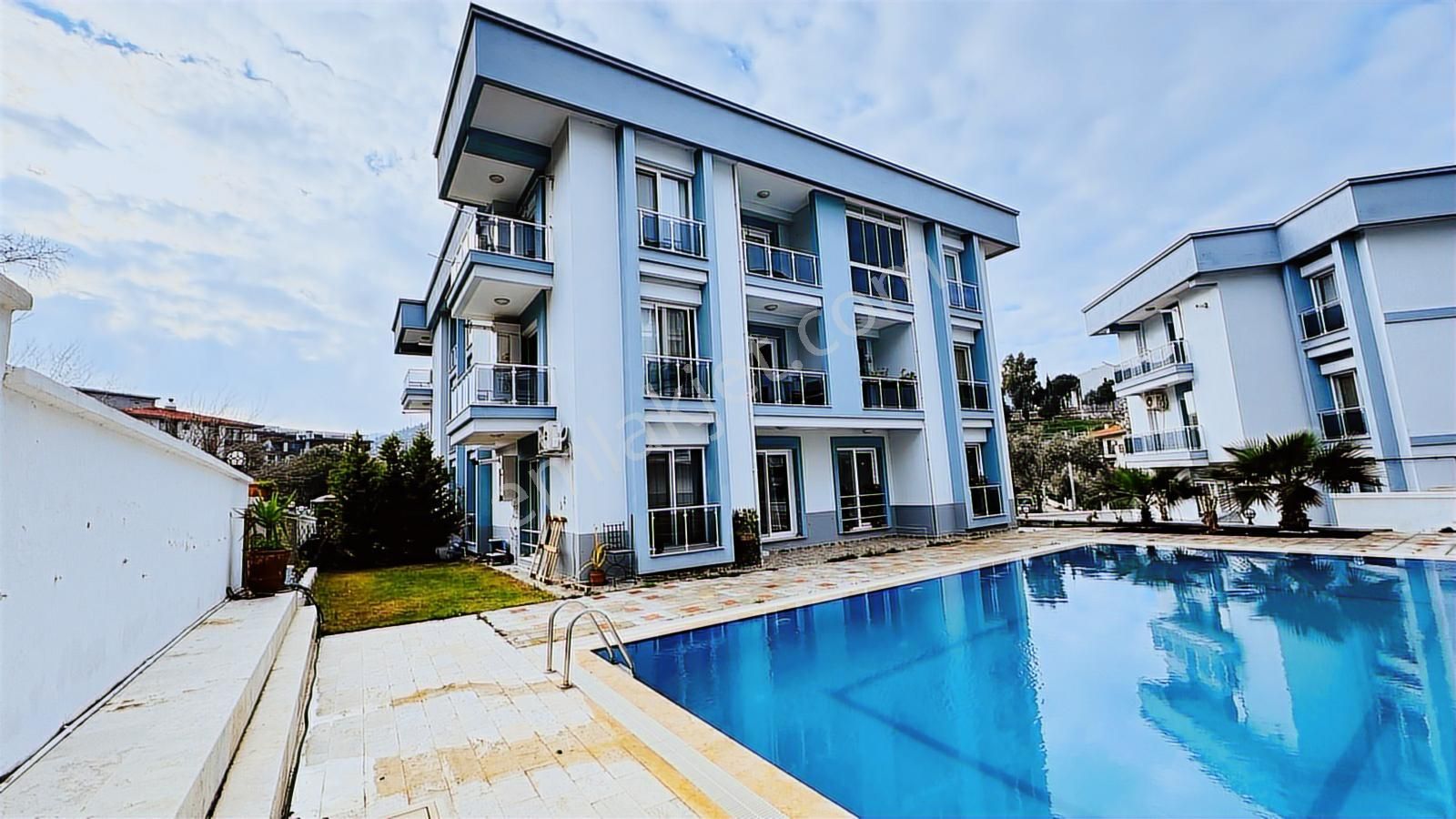 Yenifoça'da Havuzlu Site İçerisinde Kiralık 2+1 Eşyalı Daire - Görsel 14