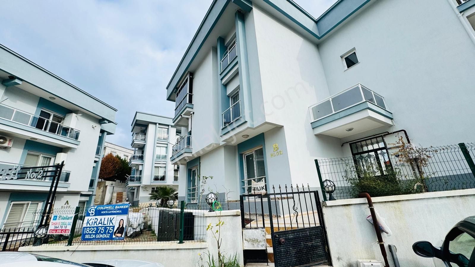 Yenifoça'da Havuzlu Site İçerisinde Kiralık 2+1 Eşyalı Daire - Görsel 17