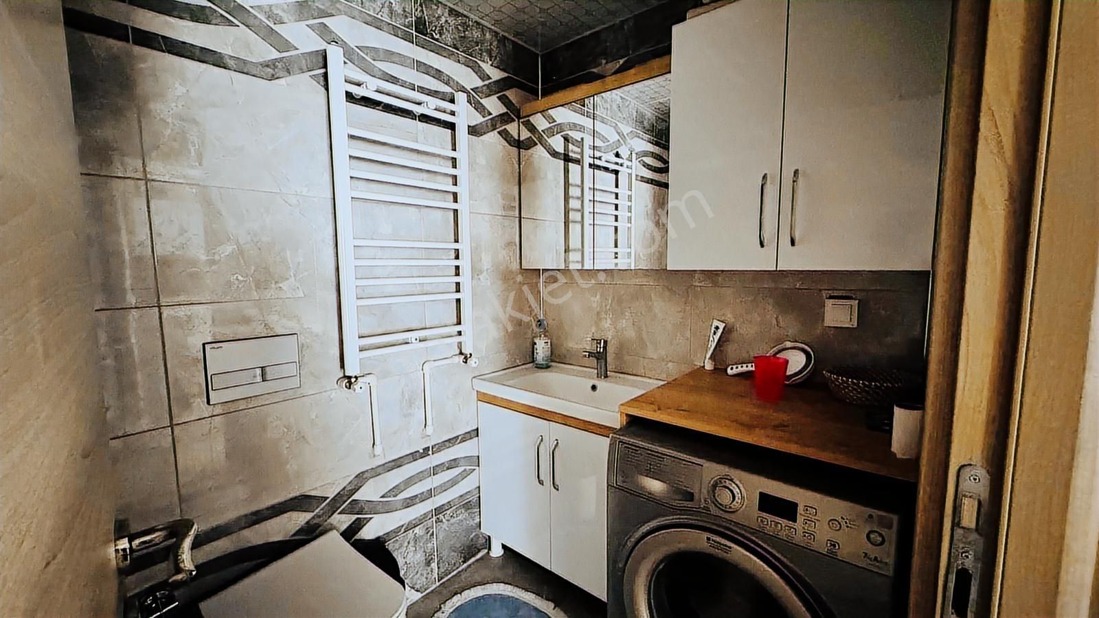 Yenifoça'da Havuzlu Site İçerisinde Kiralık 2+1 Eşyalı Daire - Görsel 5