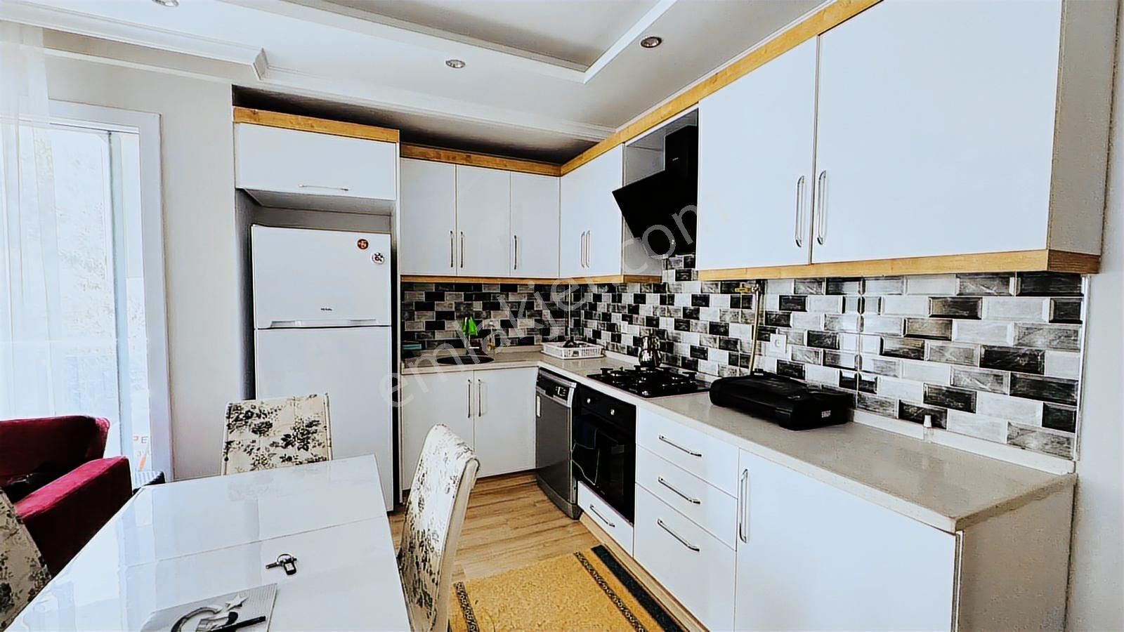 Yenifoça'da Havuzlu Site İçerisinde Kiralık 2+1 Eşyalı Daire - Görsel 15