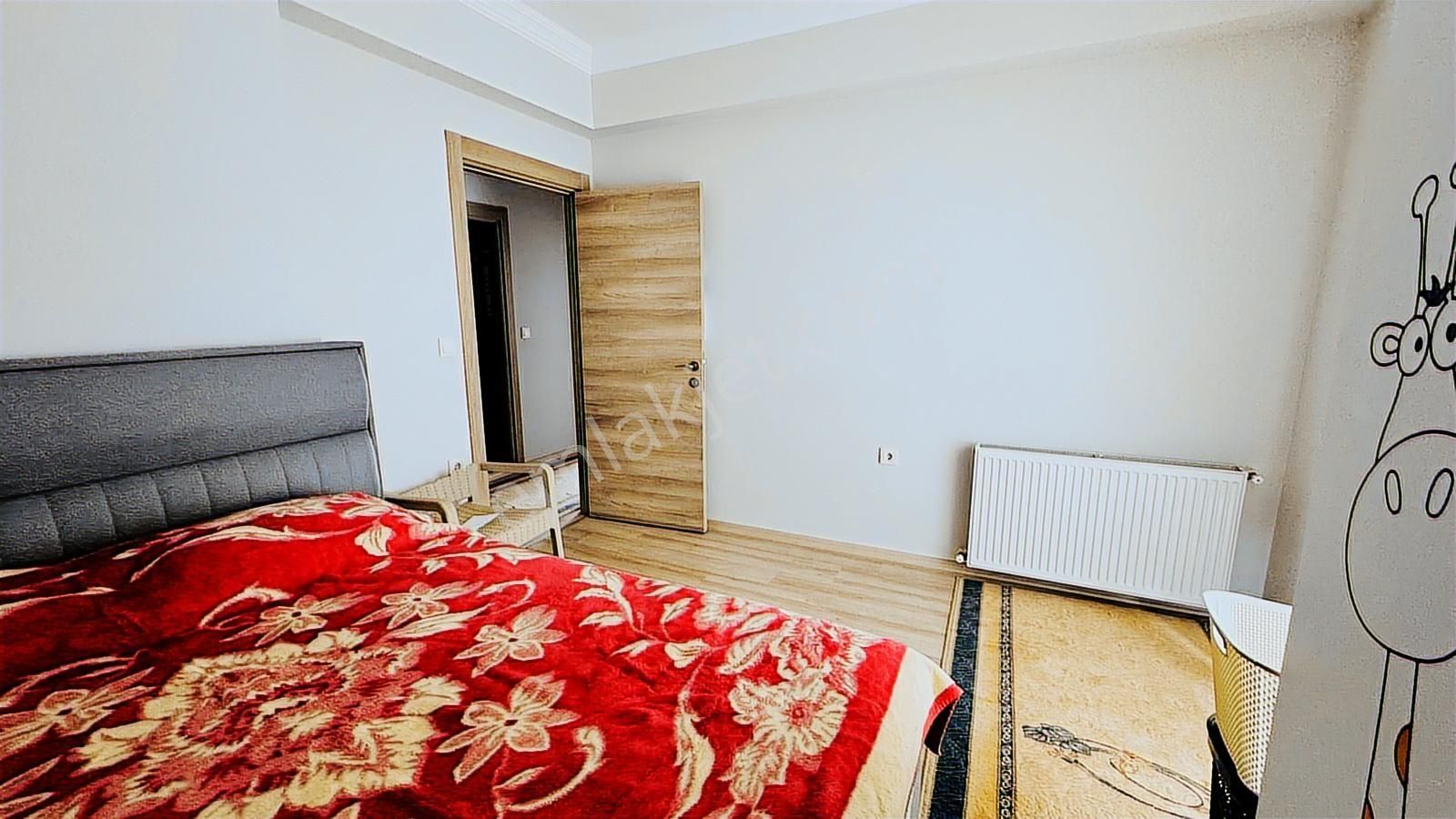 Yenifoça'da Havuzlu Site İçerisinde Kiralık 2+1 Eşyalı Daire - Görsel 4