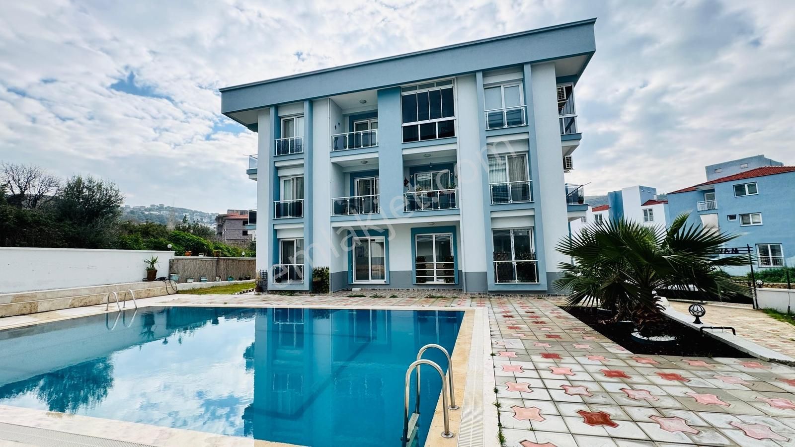 Yenifoça'da Havuzlu Site İçerisinde Kiralık 2+1 Eşyalı Daire - Görsel 6