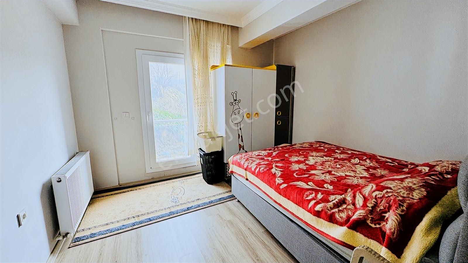 Yenifoça'da Havuzlu Site İçerisinde Kiralık 2+1 Eşyalı Daire - Görsel 9