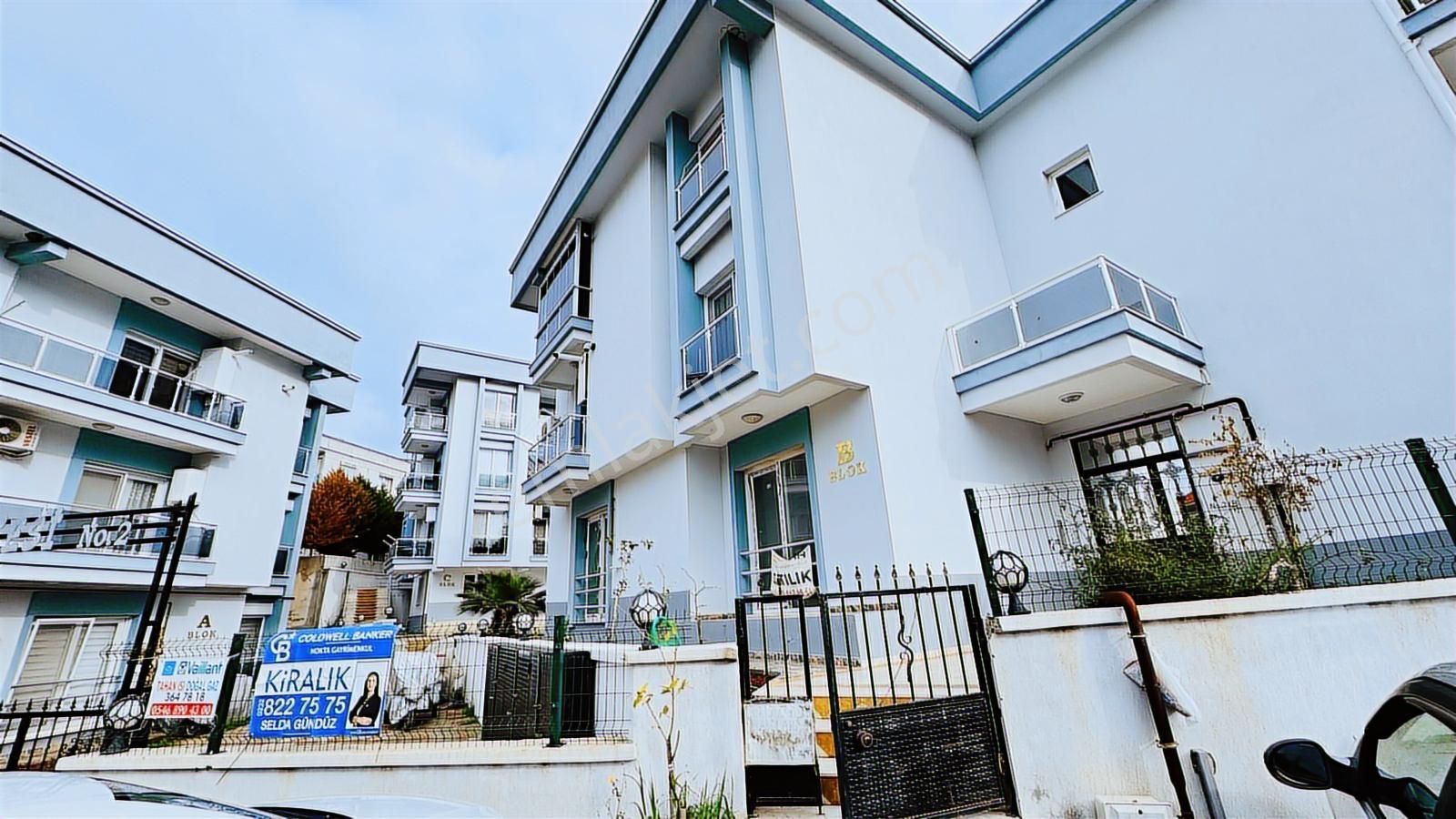 Yenifoça'da Havuzlu Site İçerisinde Kiralık 2+1 Eşyalı Daire - Görsel 7