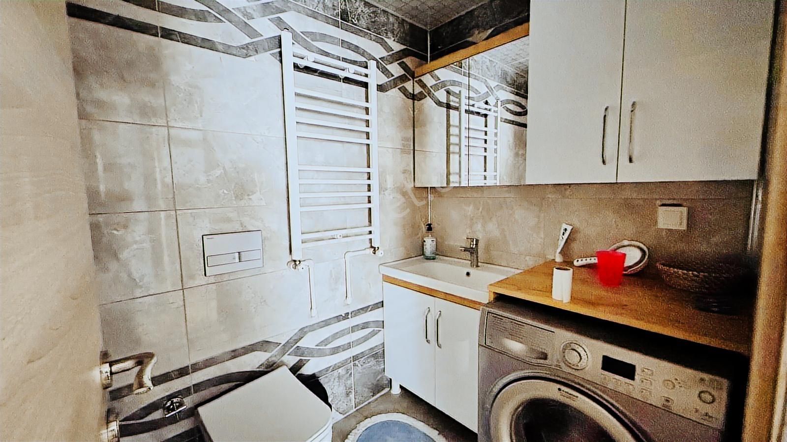 Yenifoça'da Havuzlu Site İçerisinde Kiralık 2+1 Eşyalı Daire - Görsel 24