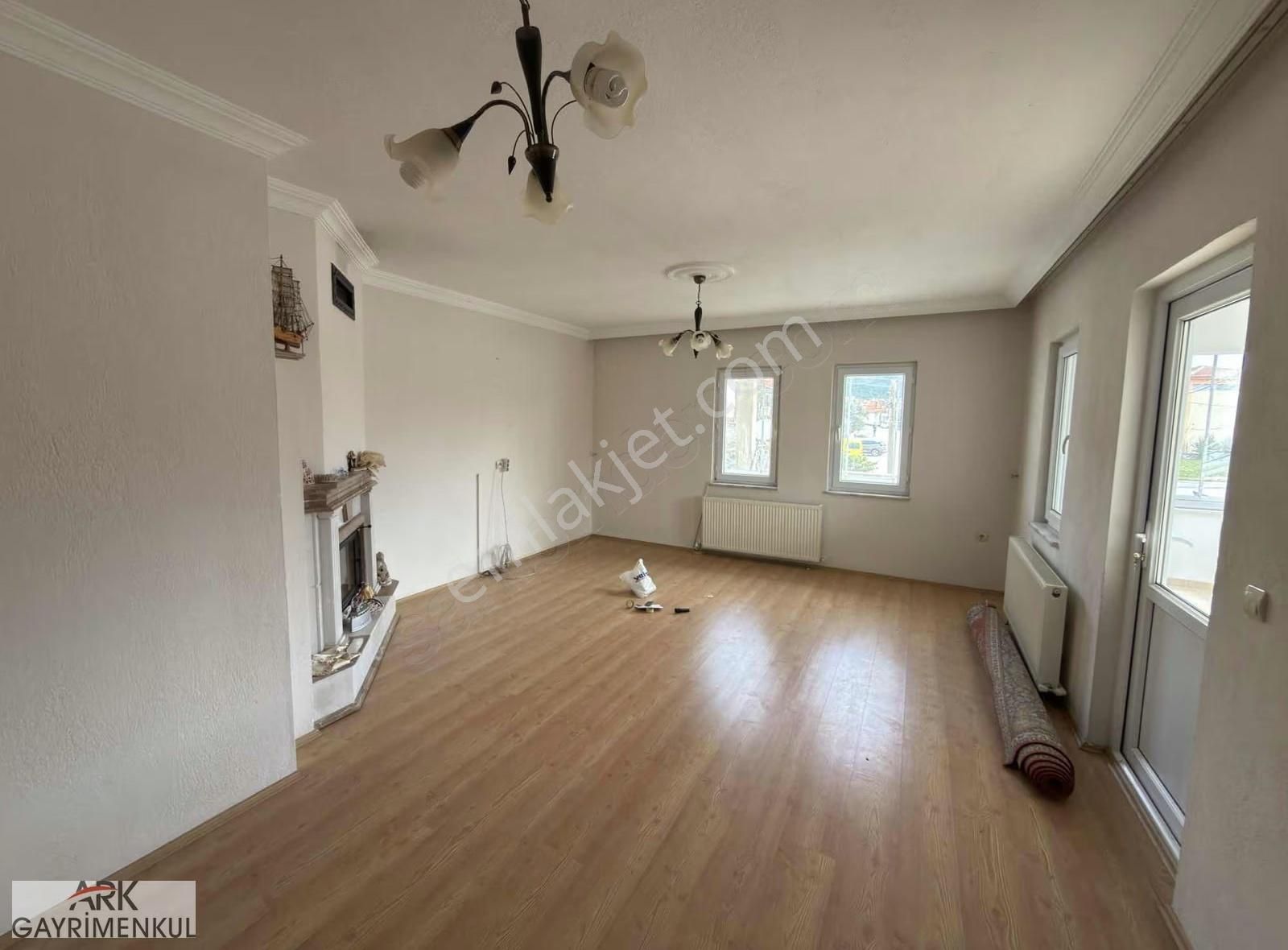 Kiralık - Şömineli 145m2 3+1 Daire