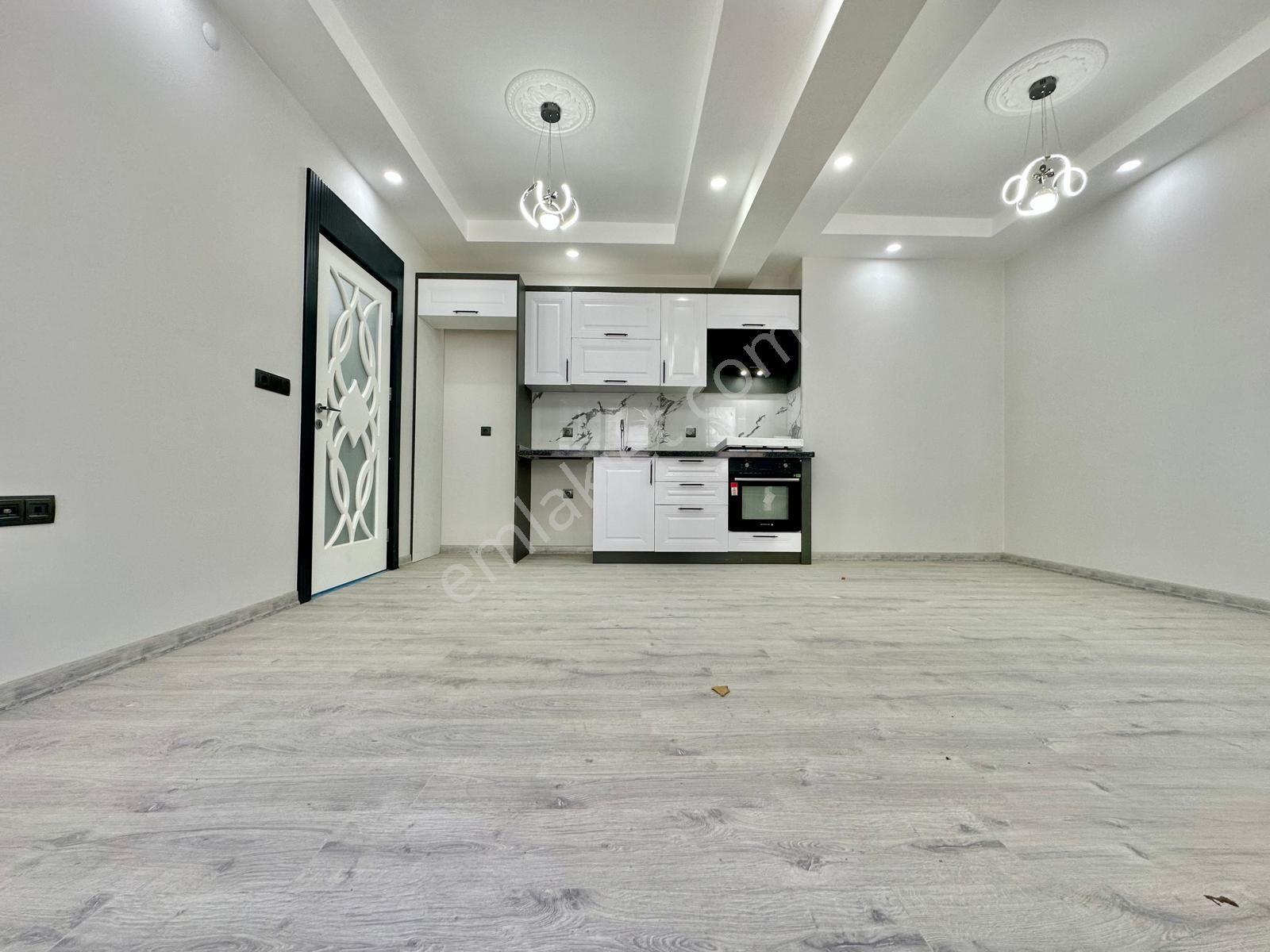 ⭐akçay Ay Emlak'tan⭐ Kapalı Balkonlu Yerden Isıtmalı Şık Tasarımlı Ön Cephe Satılık 1+1 Lüks Daire - Görsel 7