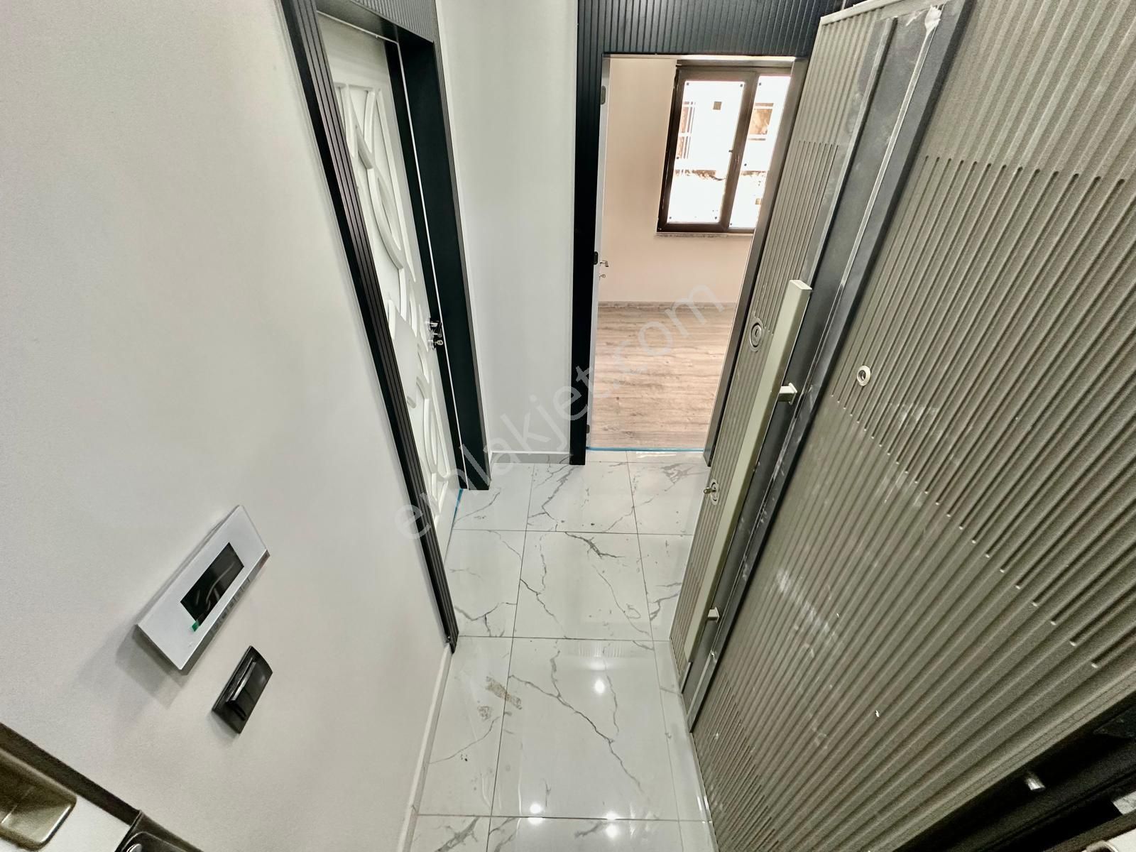 ⭐akçay Ay Emlak'tan⭐ Kapalı Balkonlu Yerden Isıtmalı Şık Tasarımlı Ön Cephe Satılık 1+1 Lüks Daire - Görsel 21