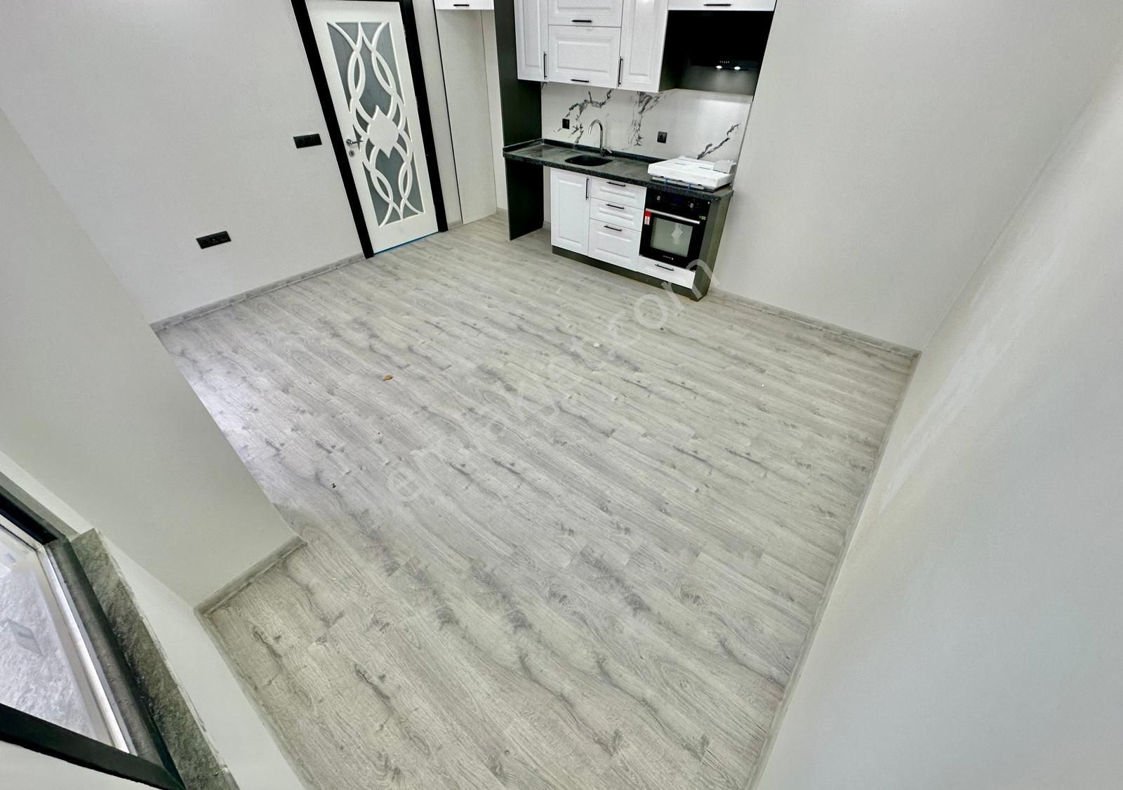 ⭐akçay Ay Emlak'tan⭐ Kapalı Balkonlu Yerden Isıtmalı Şık Tasarımlı Ön Cephe Satılık 1+1 Lüks Daire - Görsel 5