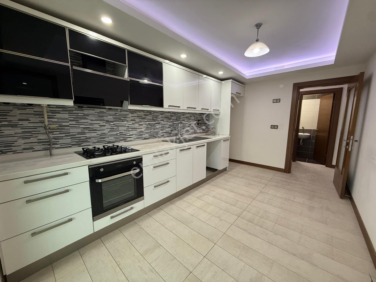 Delux'den Güvenlikli Sitede Deniz Yakını Satılık Geniş 3+1 Daire