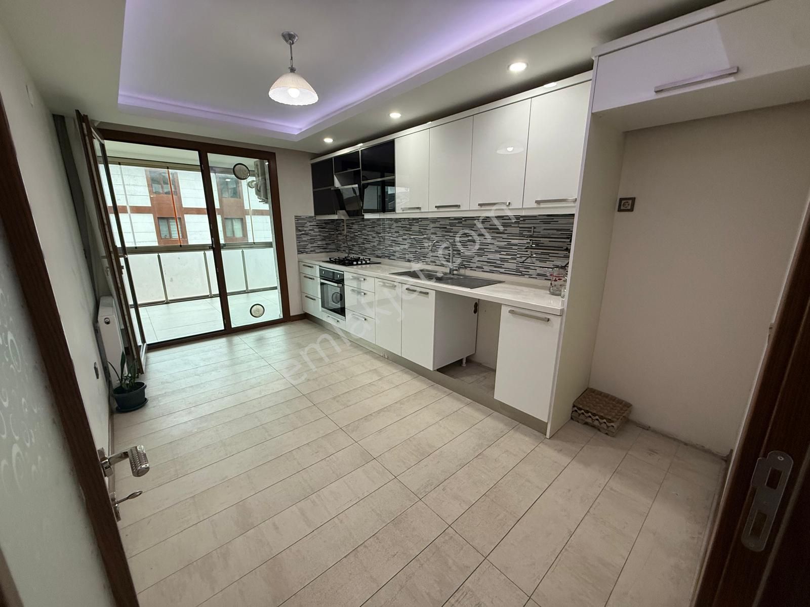 Delux'den Güvenlikli Sitede Deniz Yakını Satılık Geniş 3+1 Daire - Görsel 3