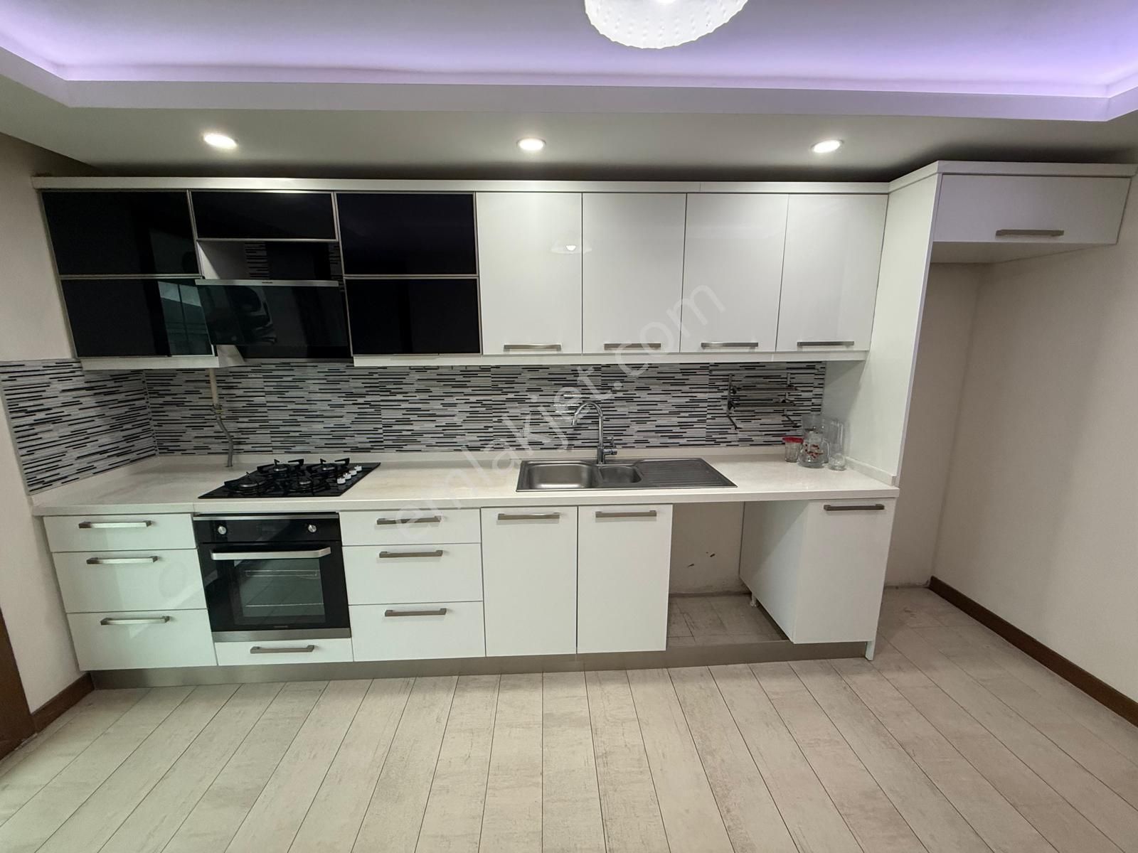 Delux'den Güvenlikli Sitede Deniz Yakını Satılık Geniş 3+1 Daire - Görsel 2