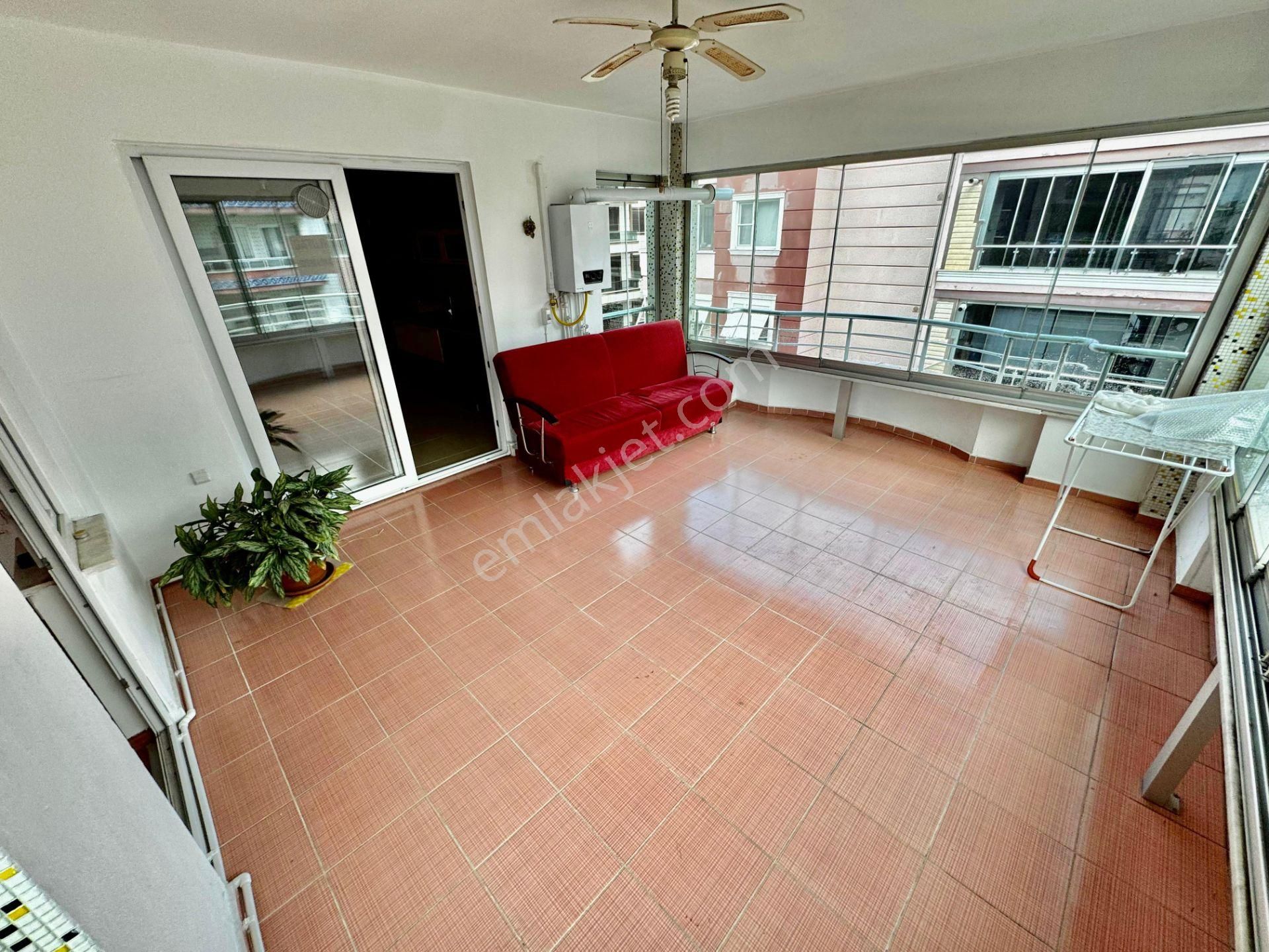 ▓karabuluttan▓akçay'da Geniş & Ferah Balkonlu Ön Cephe 3+1 Satılık Daire