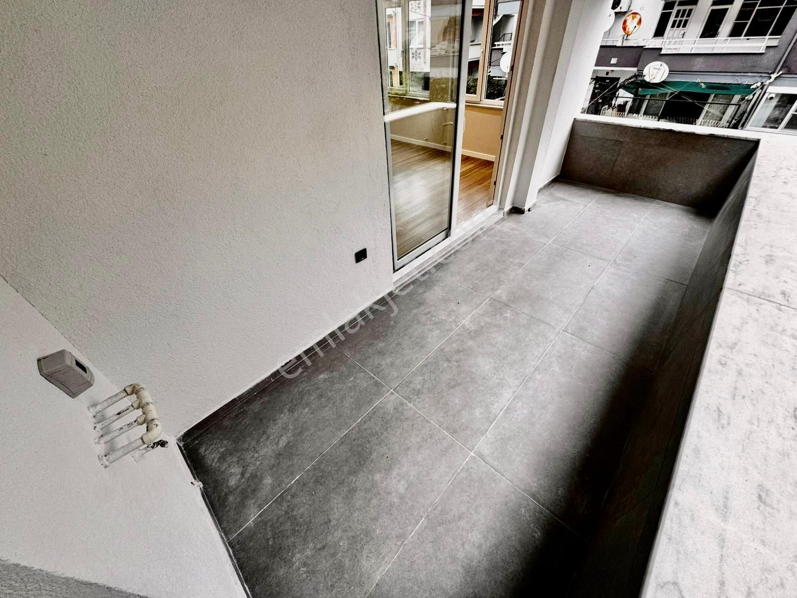 ▓karabuluttan▓akçay'da Nefes Kesen Tasarımlı & Ayrı Mutfak Geniş 3+1 Satılık Daire - Görsel 11