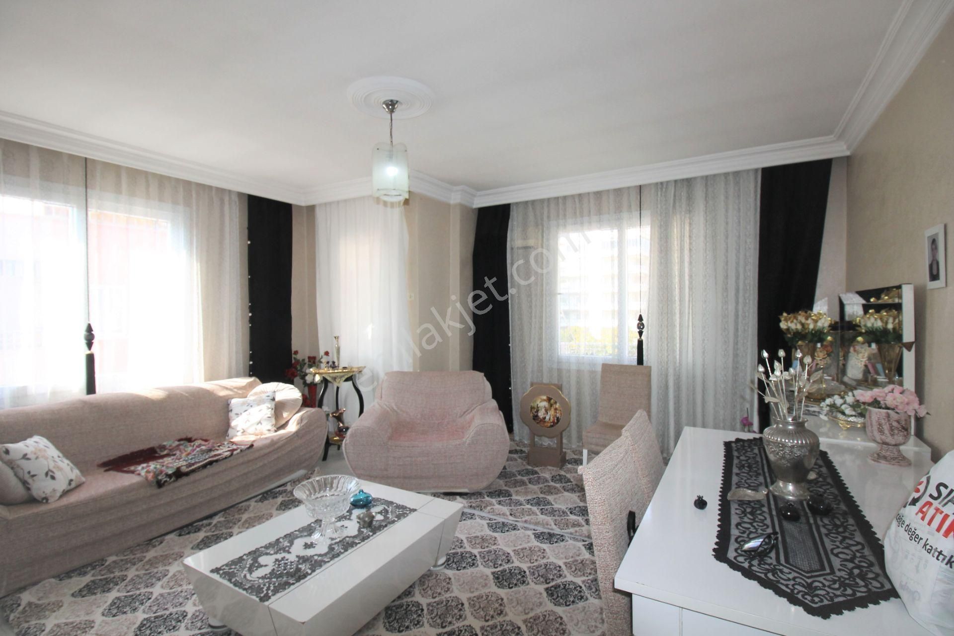 Retro’dan Aydınlıkevlerde Foruma Yürüyüş Mesafesi Cepheleri Açık 3+1