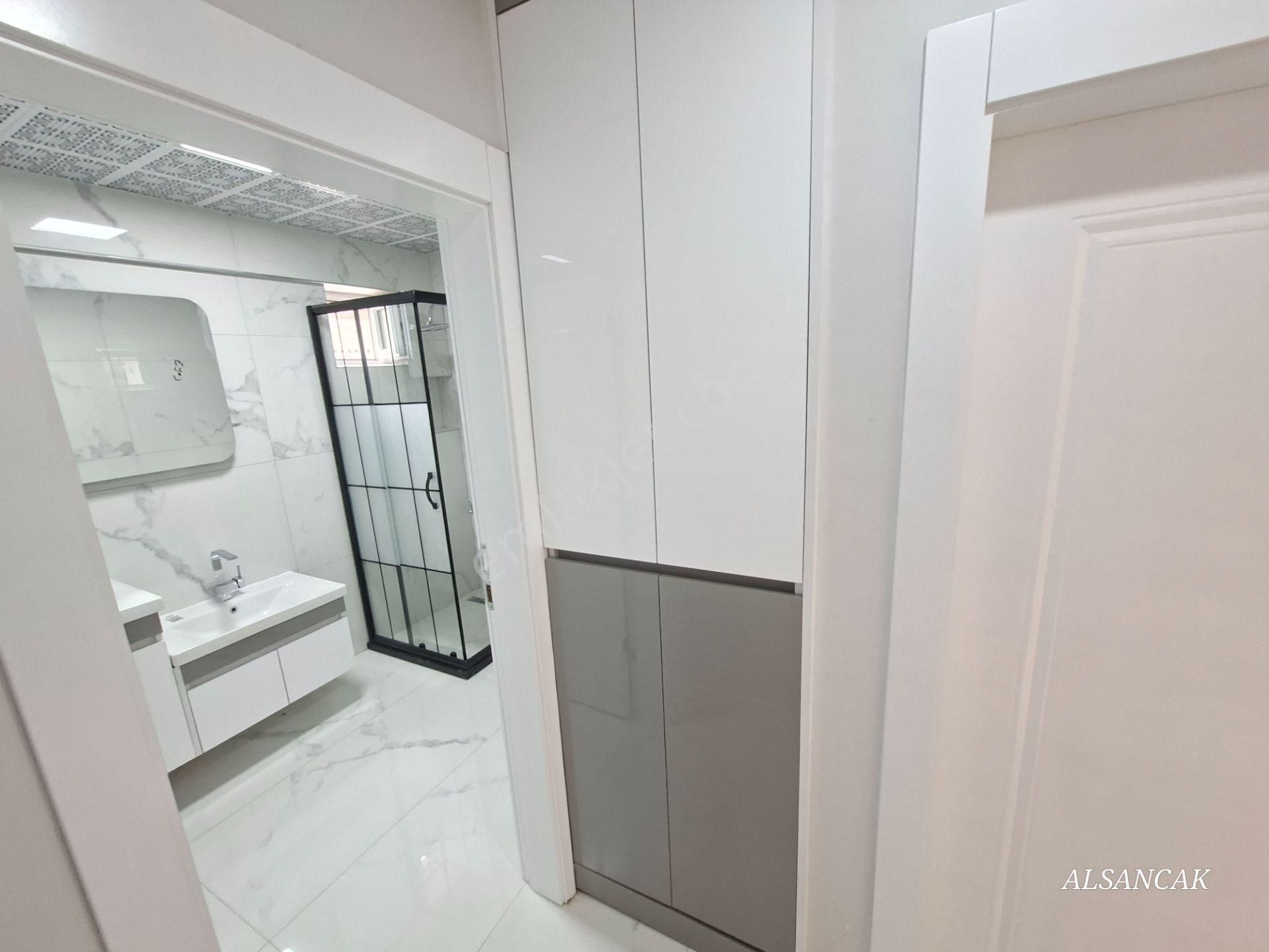 Elvan Mahallesinde Katta Çok Geniş 3+1 Daire Hızlı Trene Yakın - Görsel 14