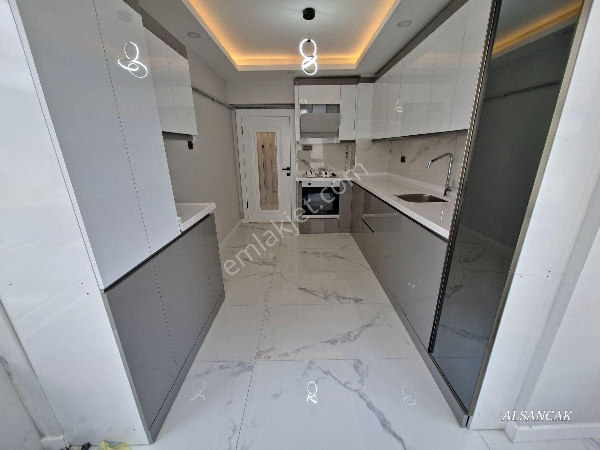 Elvan Mahallesinde Katta Çok Geniş 3+1 Daire Hızlı Trene Yakın - Görsel 5