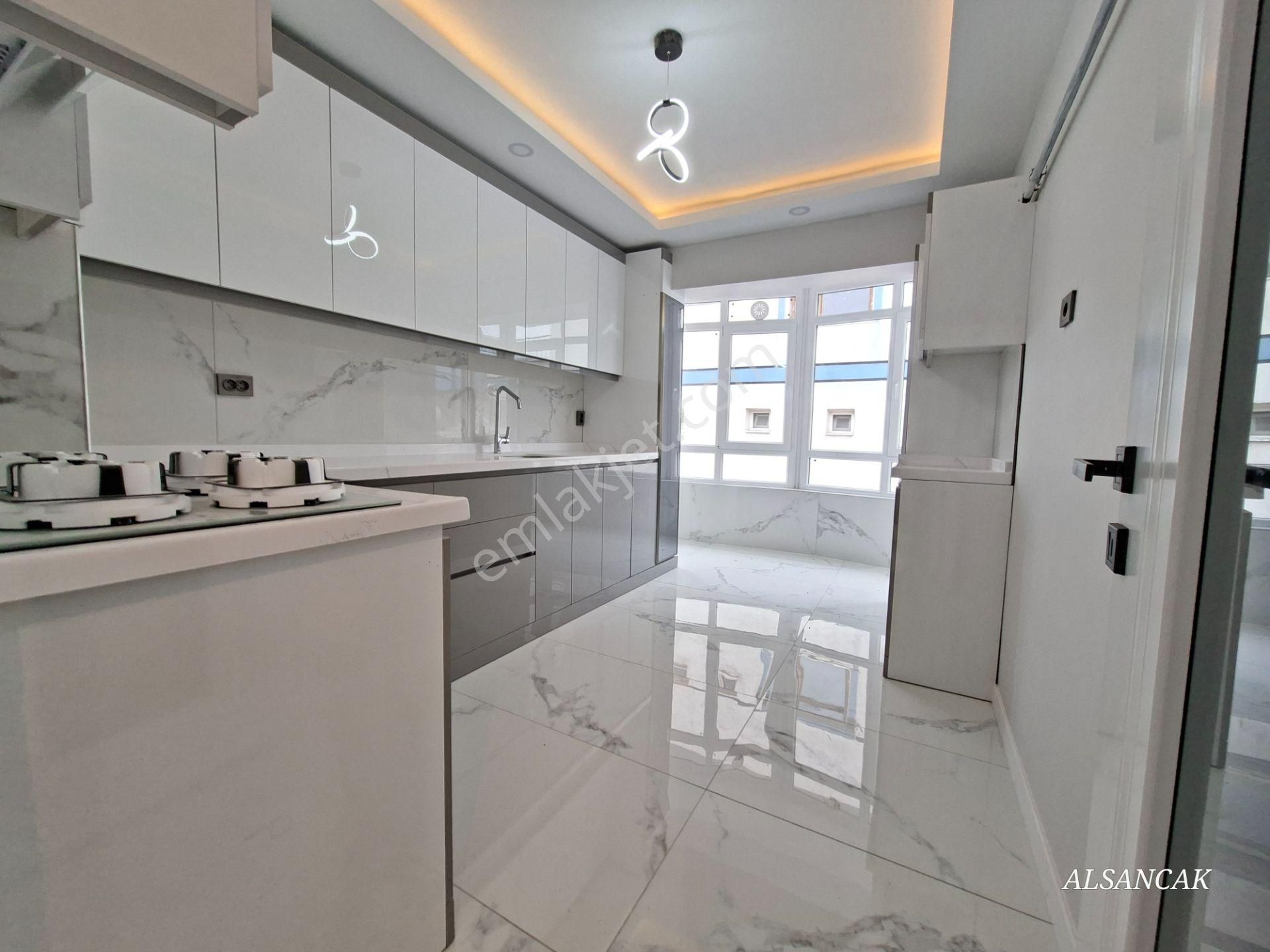 Elvan Mahallesinde Katta Çok Geniş 3+1 Daire Hızlı Trene Yakın - Görsel 2