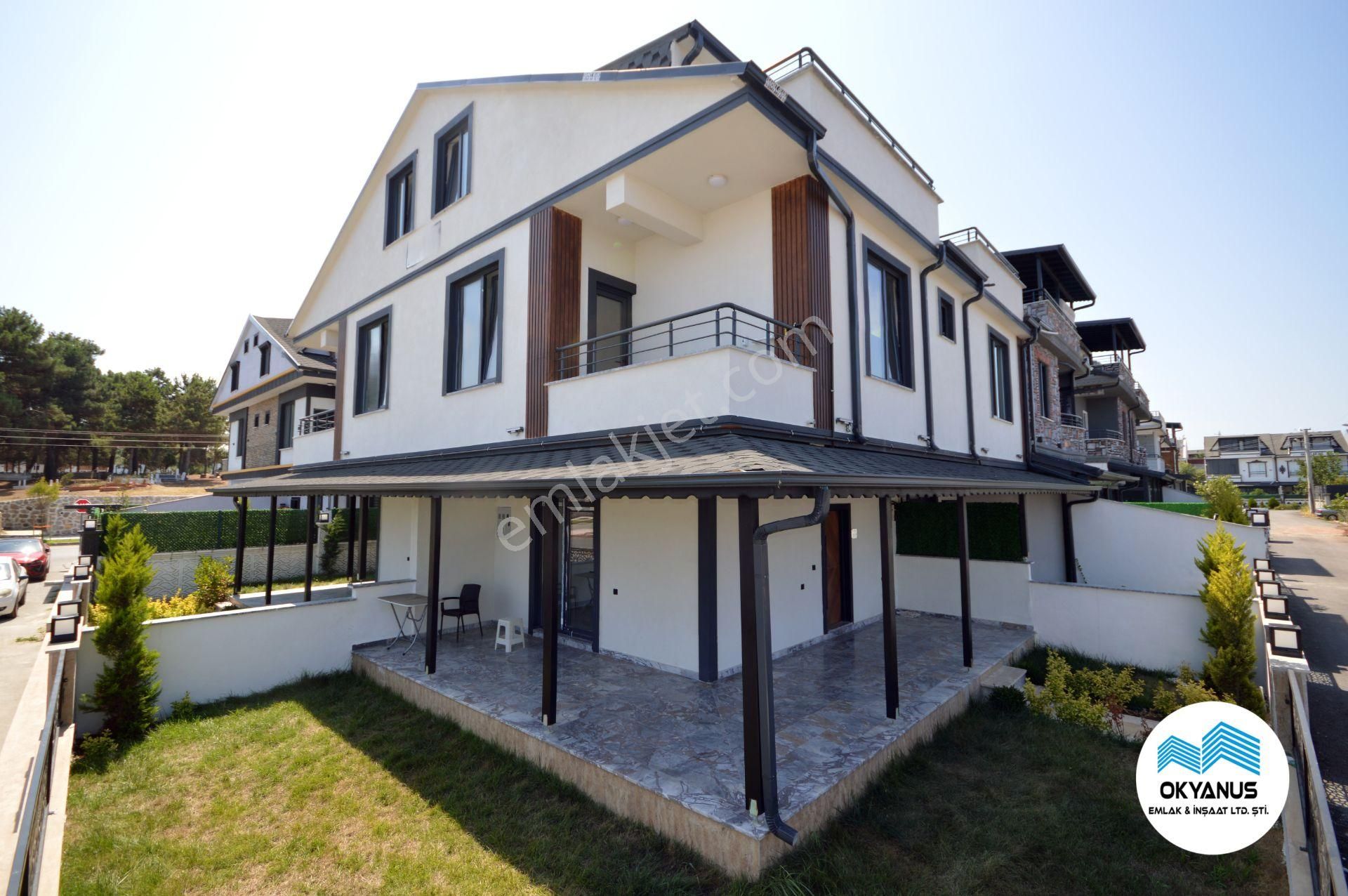 Sakarya Kocaali'de Geniş Bahçeli Açık Cephe Plaj Merkezde 3+1 Sıfır Villa