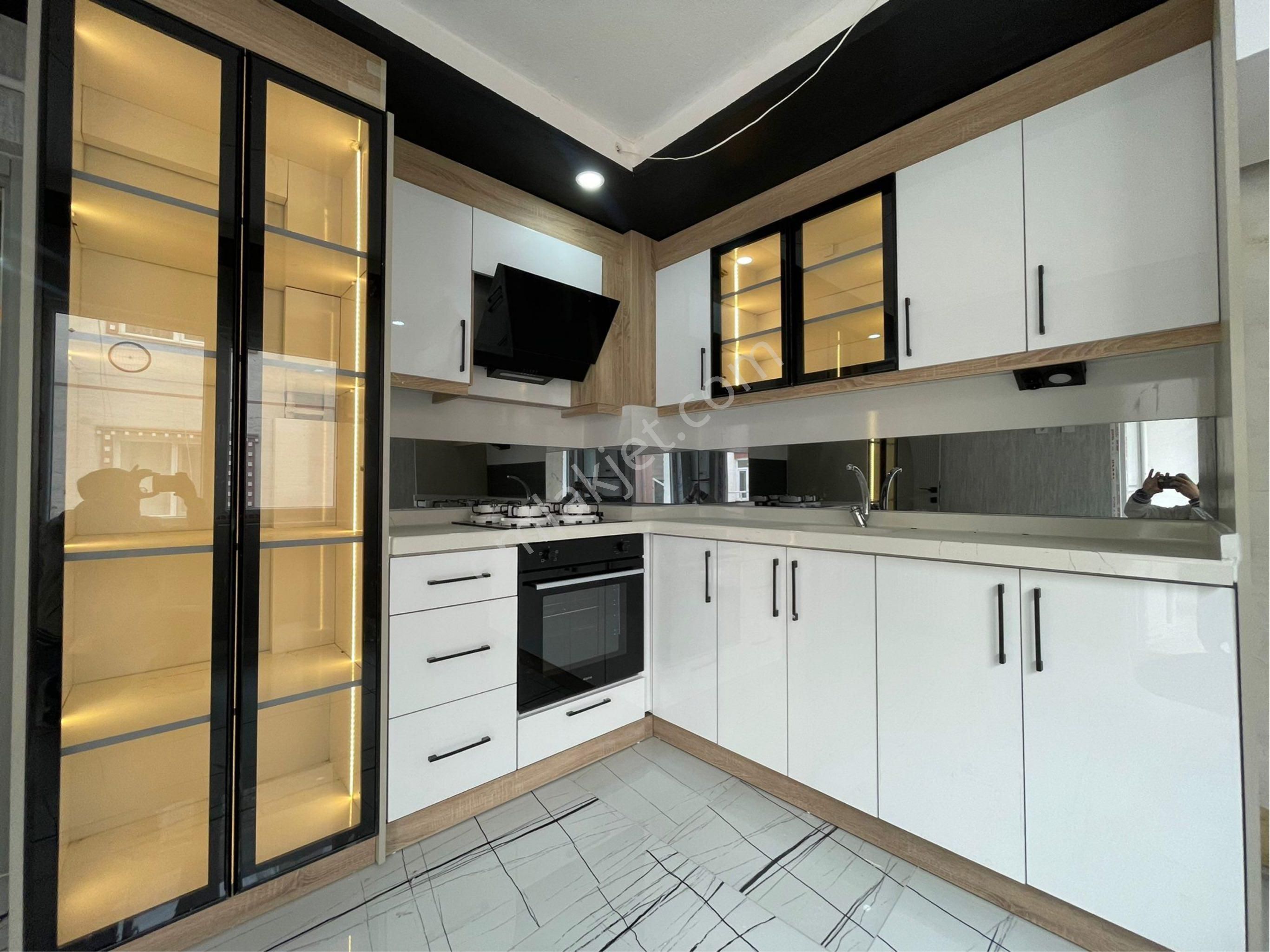 Sincan Plevne Mh.'de 3+1 Katta Ebeveyn Banyolu Giyinme Odalı Satılık Daire