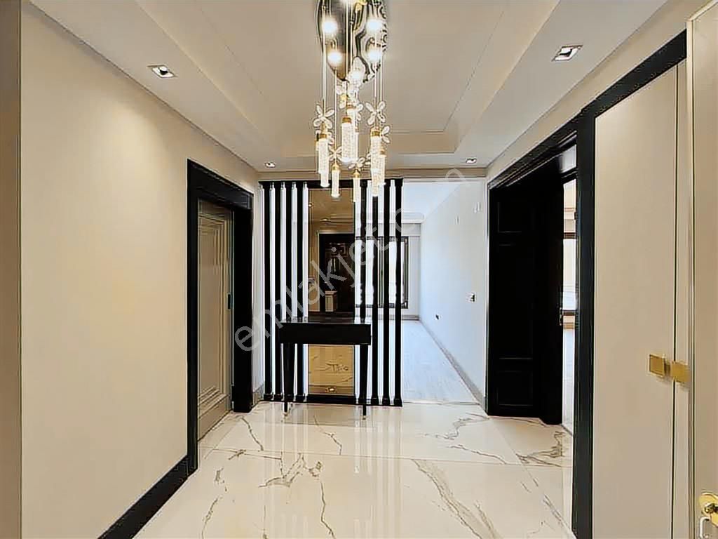 Yakut Mah.de Muhteşem Mimarisiyle 4,5+1 Daire