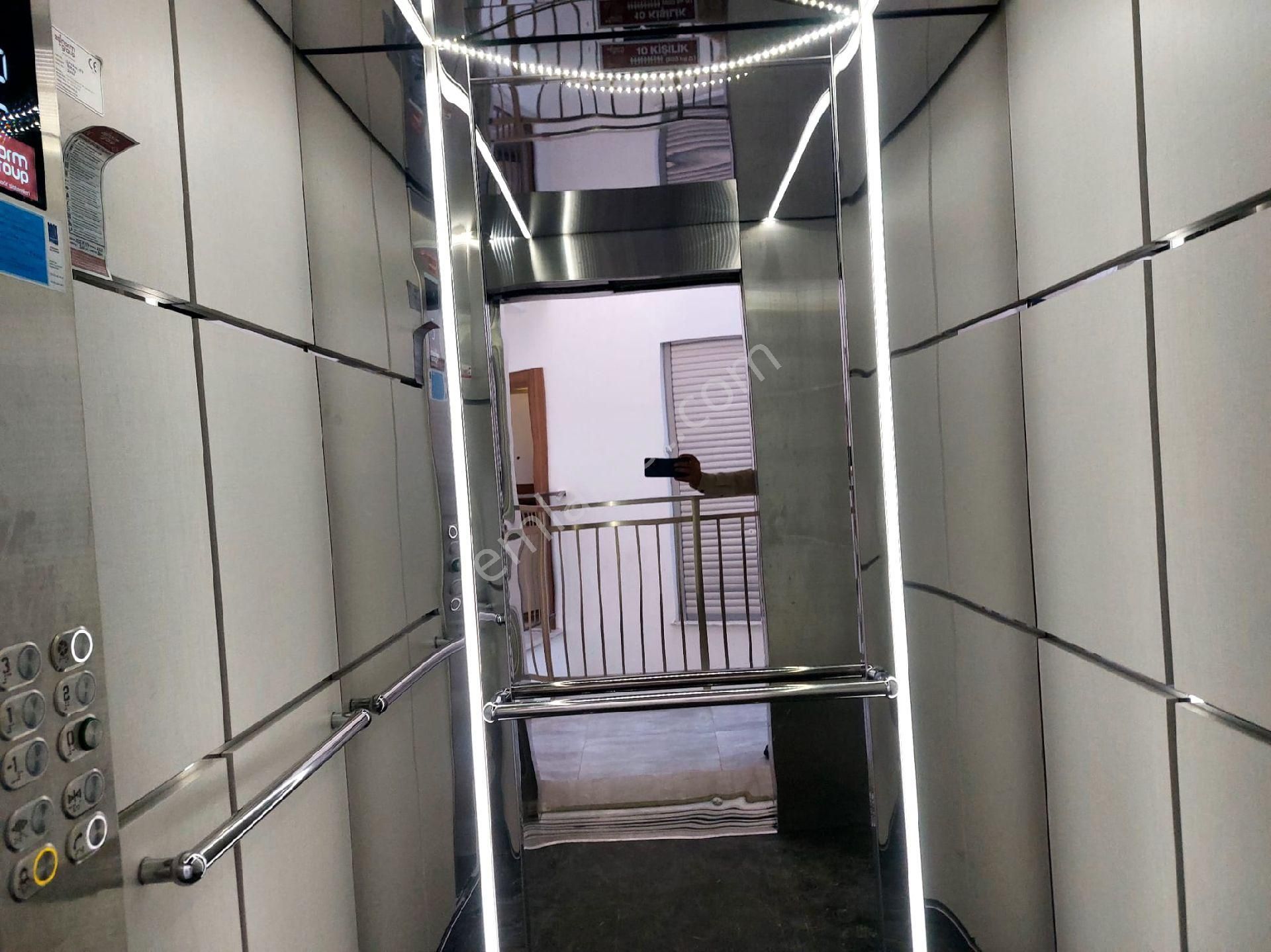 Kuşadası Değirmenderede Havuzlu Sitede Satılık 3+1 150 M2 Süper Arakat Daire - Görsel 27