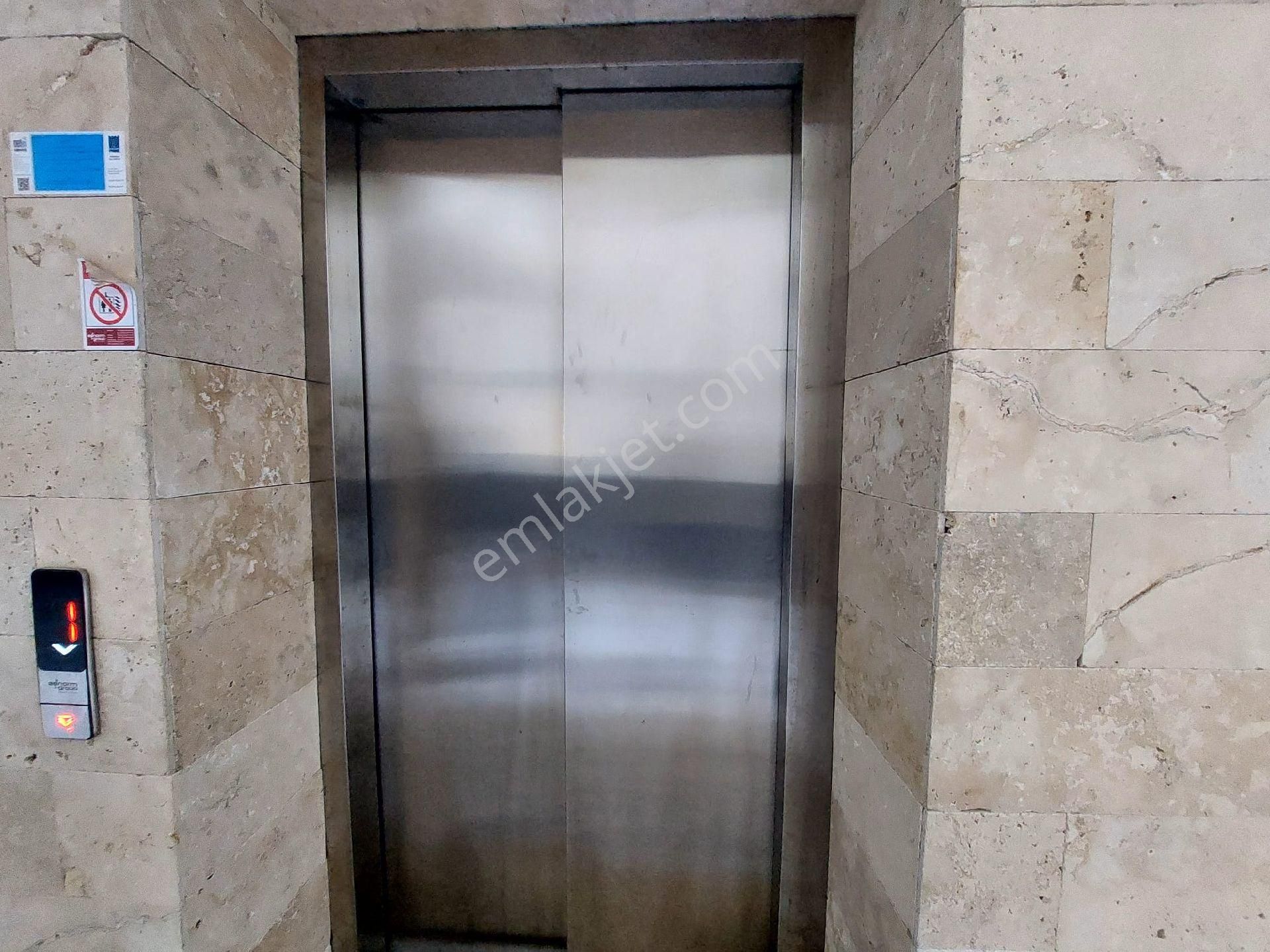 Kuşadası Değirmenderede Havuzlu Sitede Satılık 3+1 150 M2 Süper Arakat Daire - Görsel 28