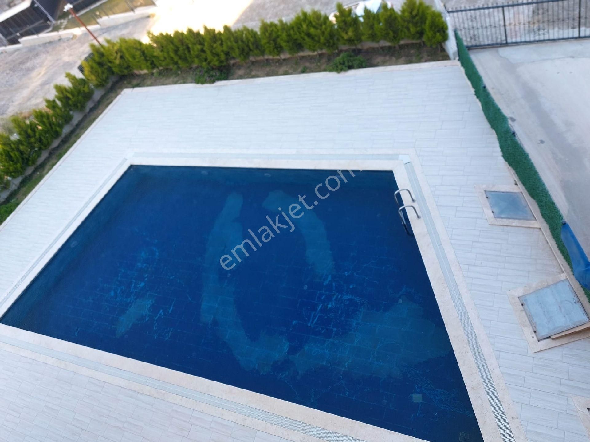 Kuşadası Değirmenderede Havuzlu Sitede Satılık 3+1 150 M2 Süper Arakat Daire - Görsel 32