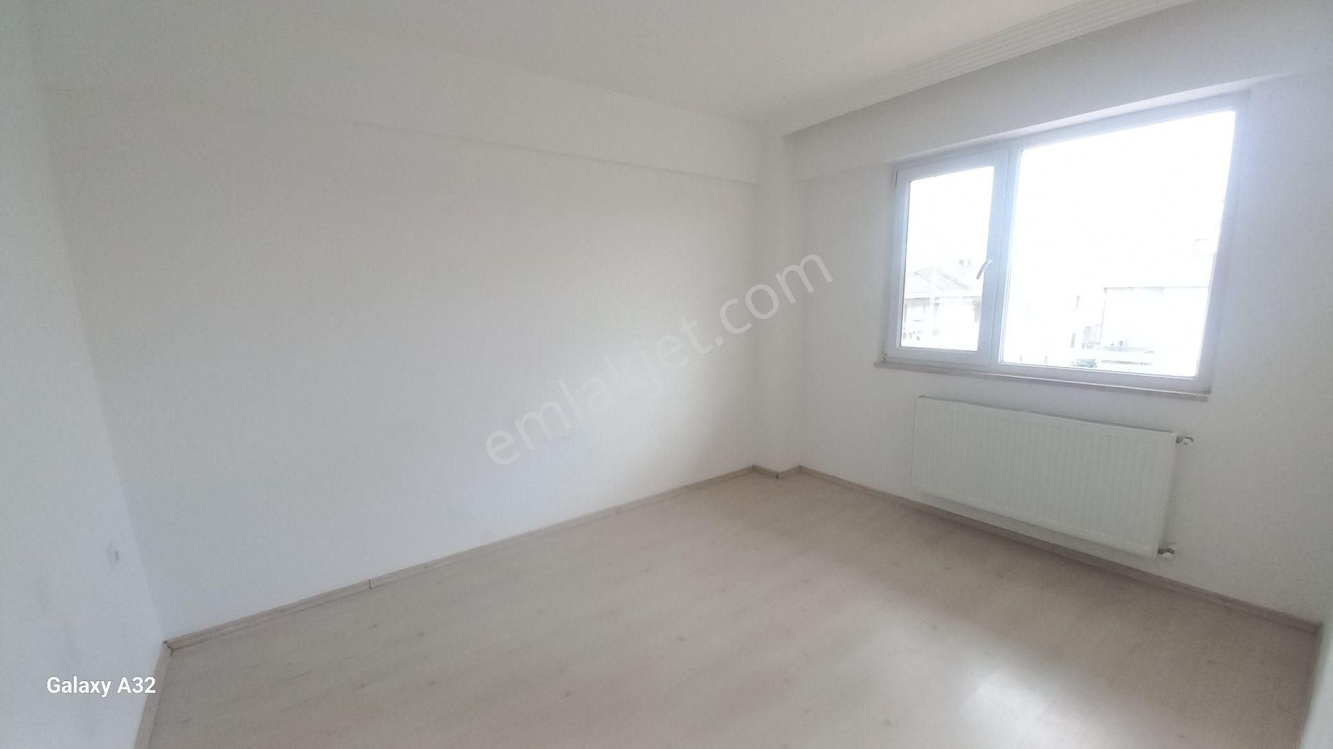 Serdivan Köprübaşı Mahallesi Kiralık Müstakil 3 Katlı Ön Ve Arkada Küçük Bahçeli Ev - Görsel 11