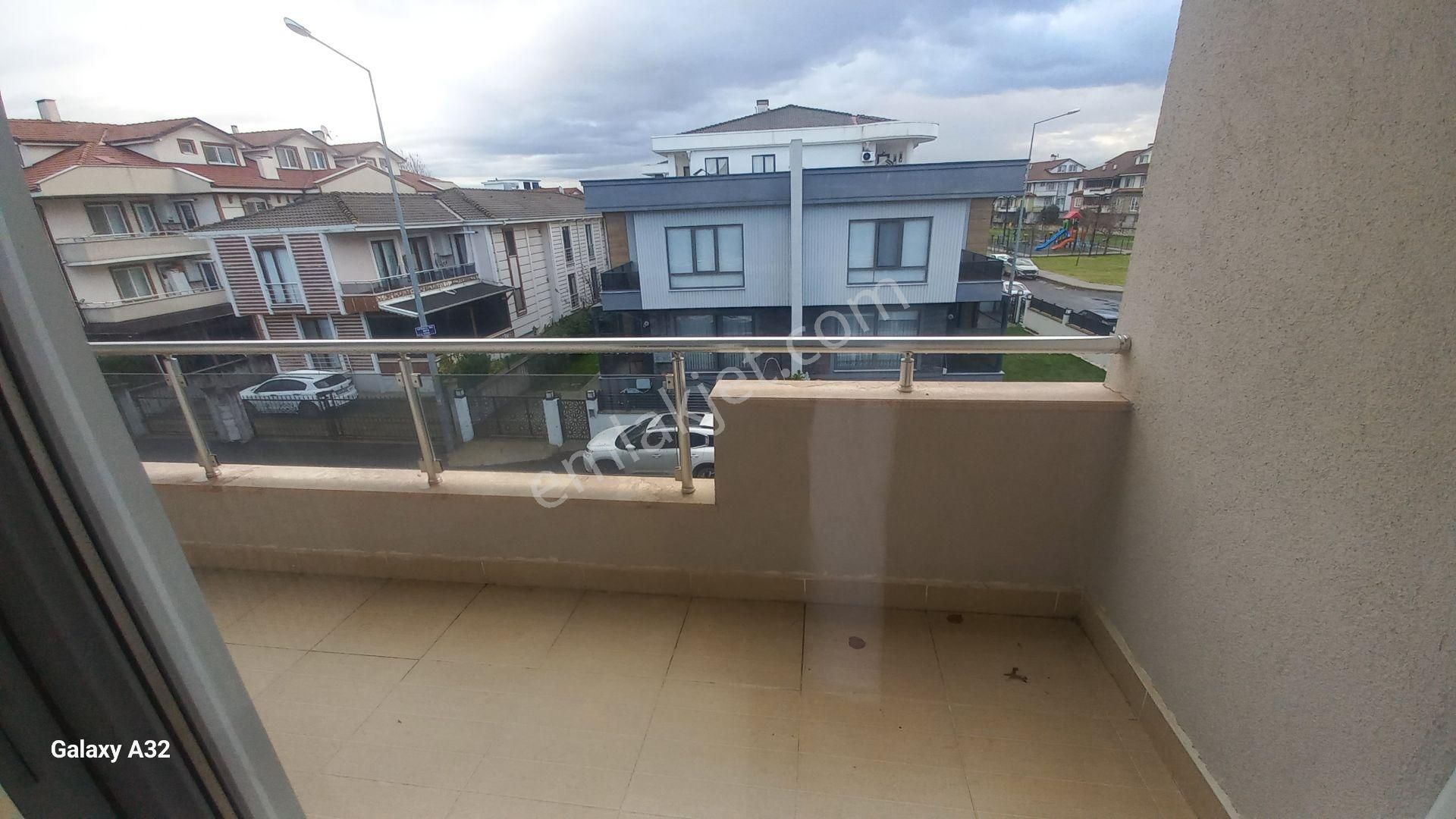 Serdivan Köprübaşı Mahallesi Kiralık Müstakil 3 Katlı Ön Ve Arkada Küçük Bahçeli Ev - Görsel 12