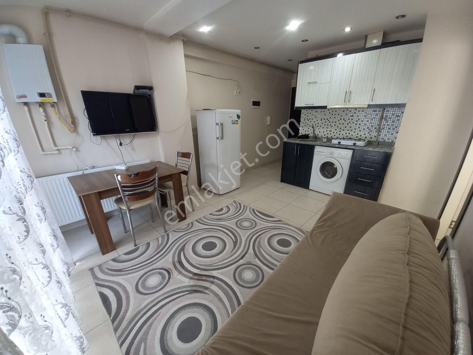 Kaan Emlaktan Asmalıevler De Üniversiteye Çok Yakın Arakat 1+1 Eşyalı Apart