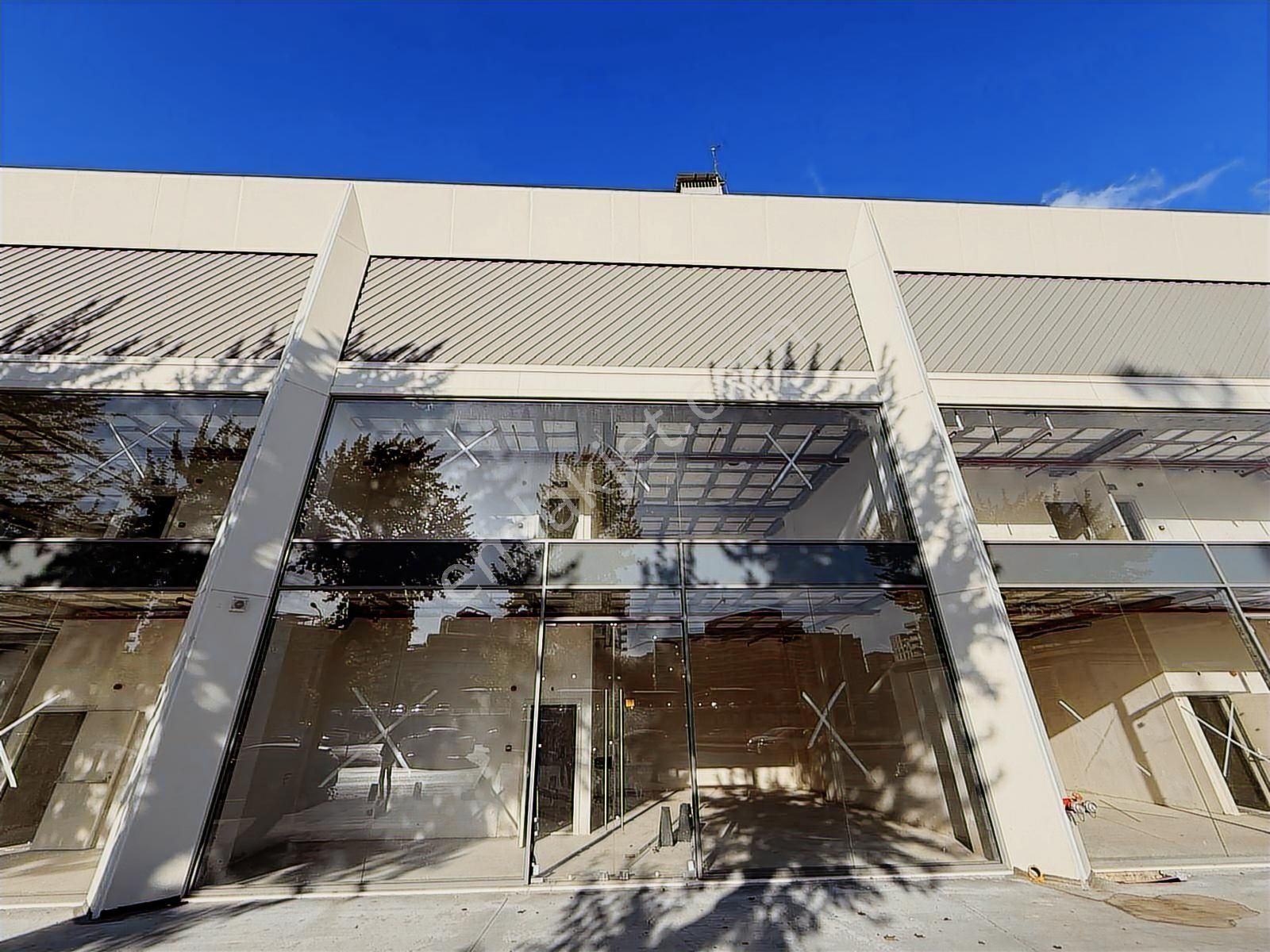 Real House / Ticaretin Merkezinde Kiralık Mağaza Dükkan - Görsel 4