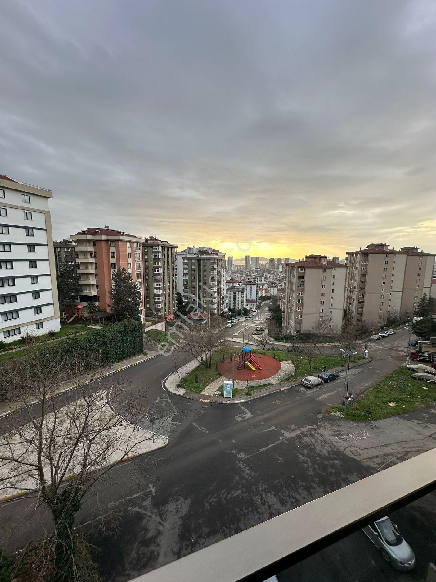 Kartal Hürriyet Mah Deniz Ve Adalar Manzaralı Ebeveyn Banyolu 3+1