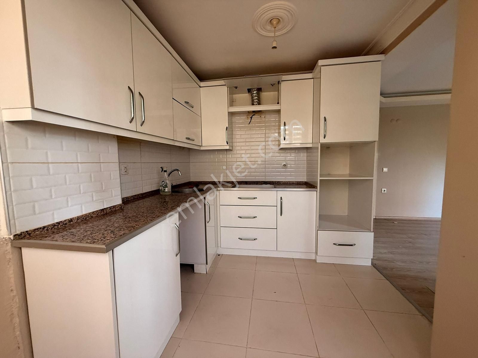 Kuşadası Merkezde Satılık 3+1 Bahçeli Daire! - Görsel 14