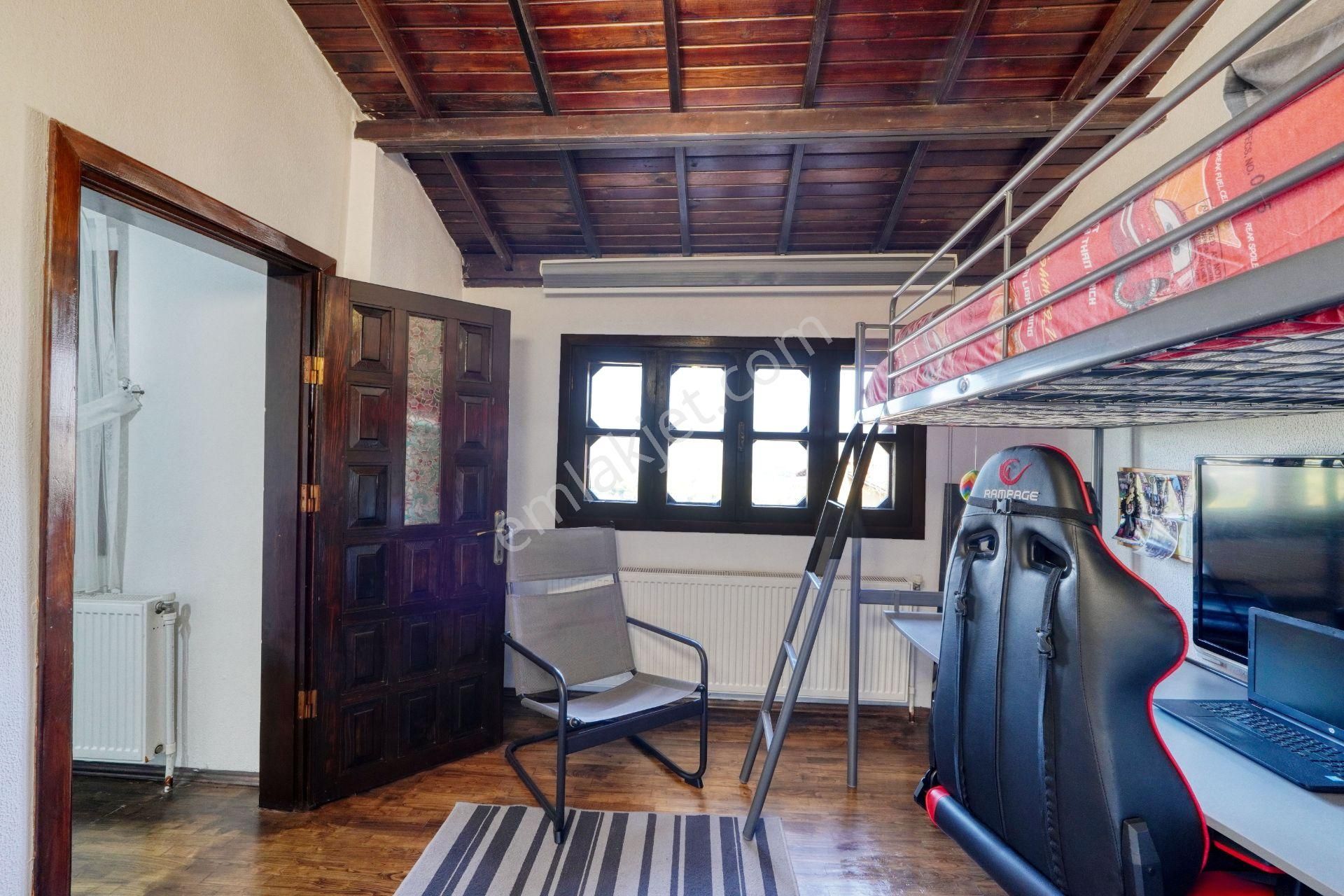 Kemalpaşa Tropikal Sitesinde Orman Manzaralı Villa - Görsel 27
