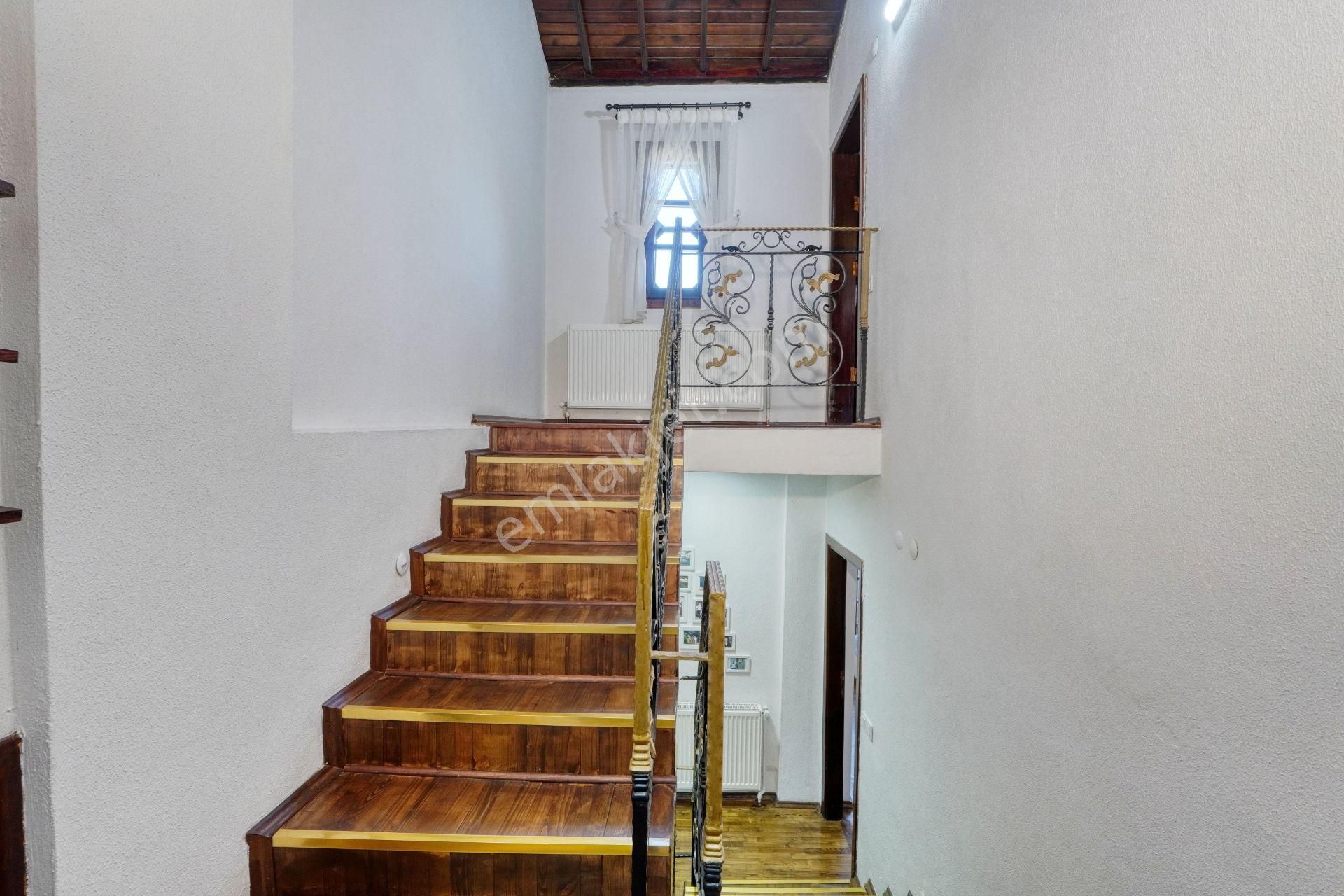 Kemalpaşa Tropikal Sitesinde Orman Manzaralı Villa - Görsel 25