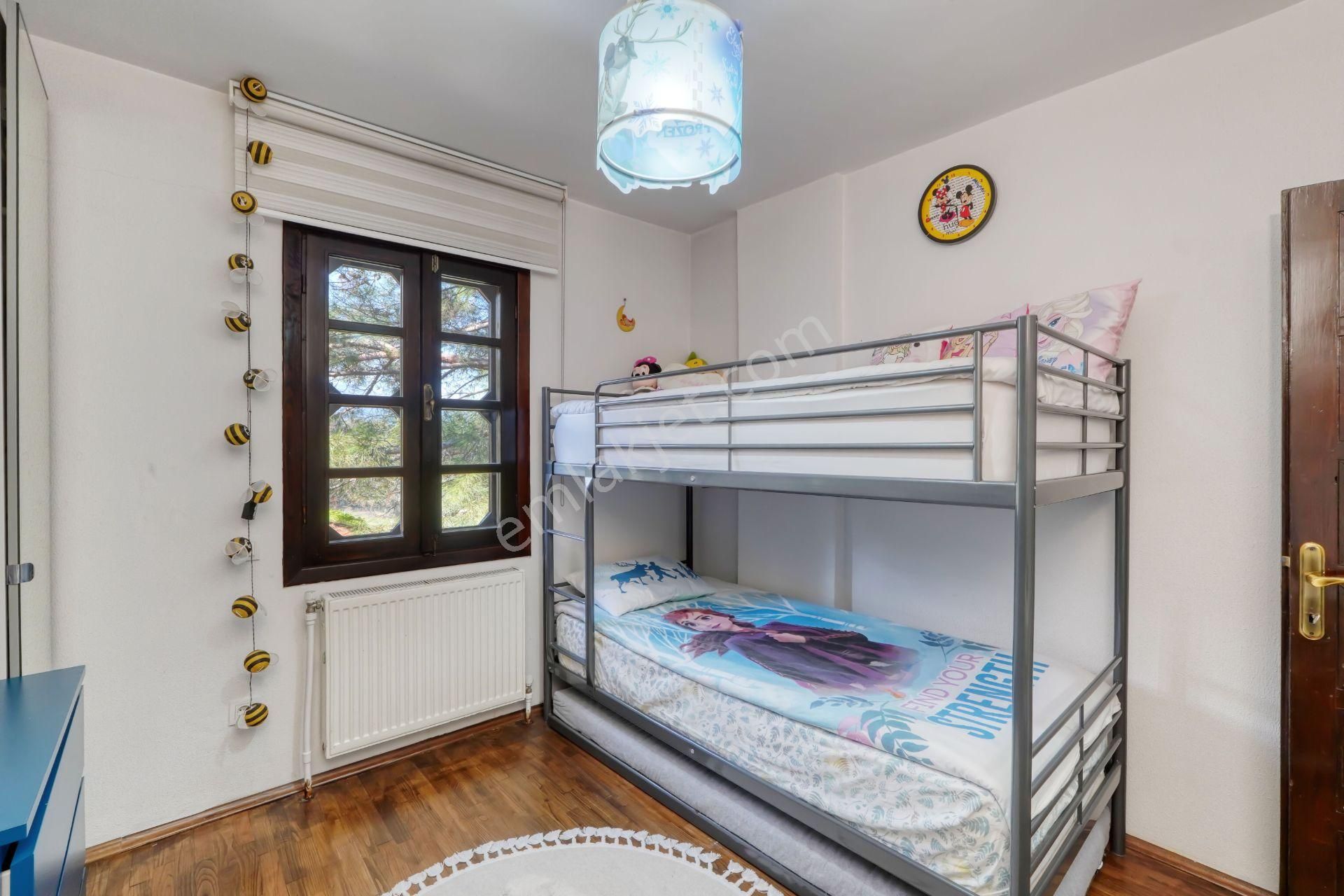 Kemalpaşa Tropikal Sitesinde Orman Manzaralı Villa - Görsel 18