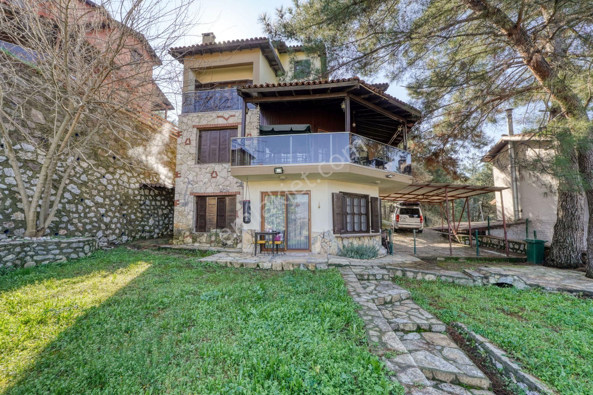 Kemalpaşa Tropikal Sitesinde Orman Manzaralı Villa - Görsel 31