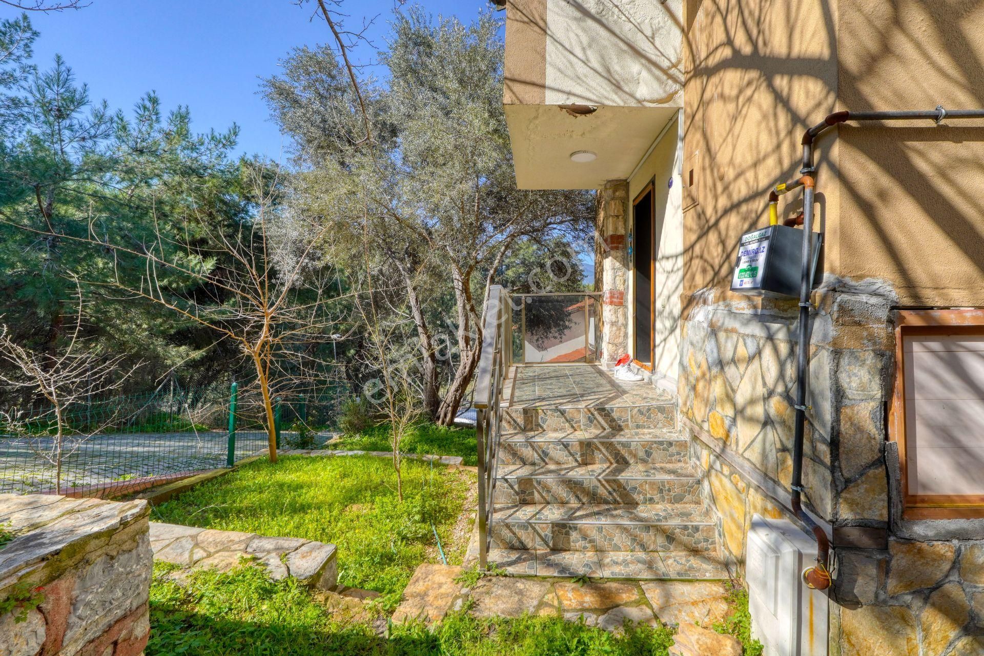 Kemalpaşa Tropikal Sitesinde Orman Manzaralı Villa - Görsel 32