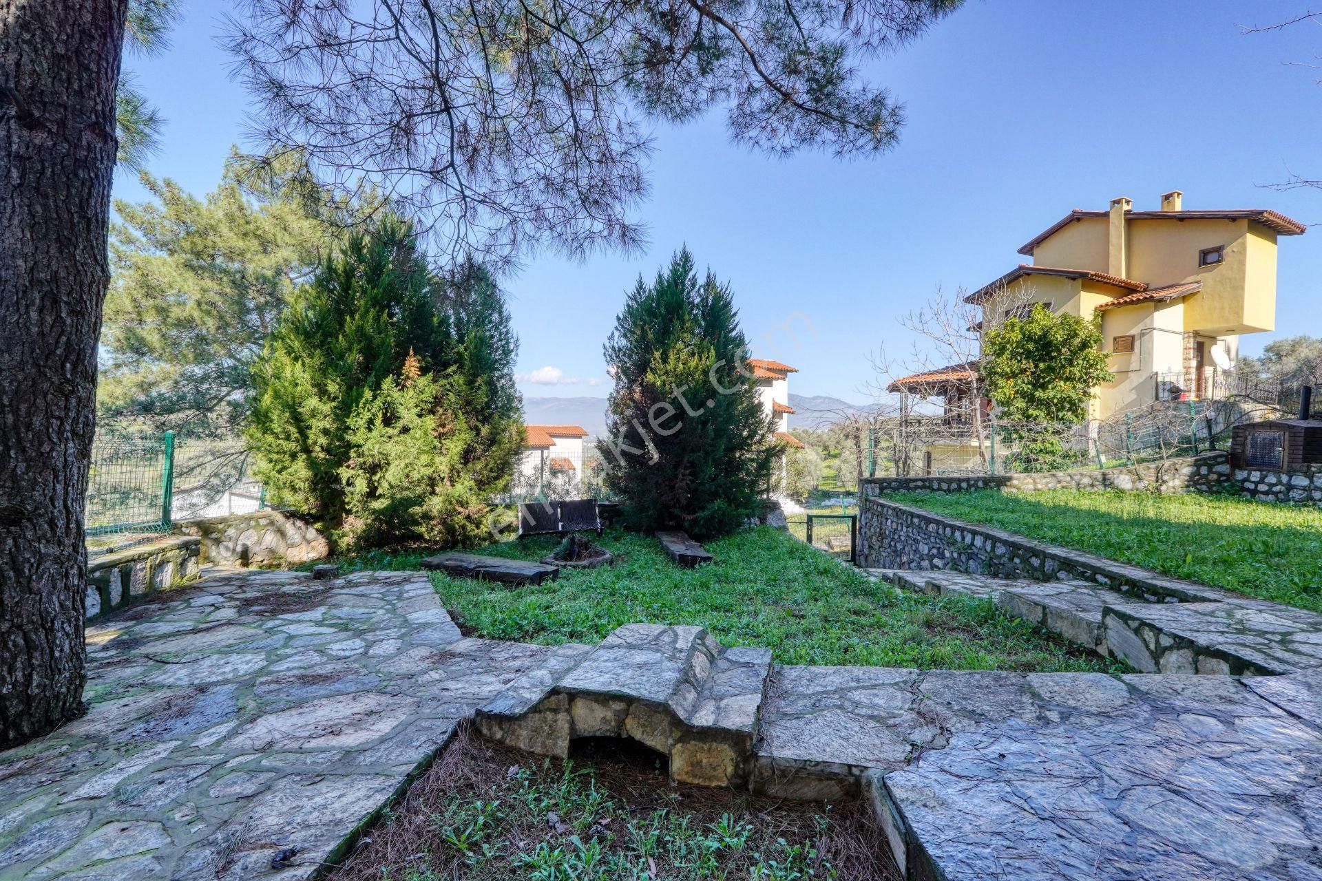 Kemalpaşa Tropikal Sitesinde Orman Manzaralı Villa - Görsel 28